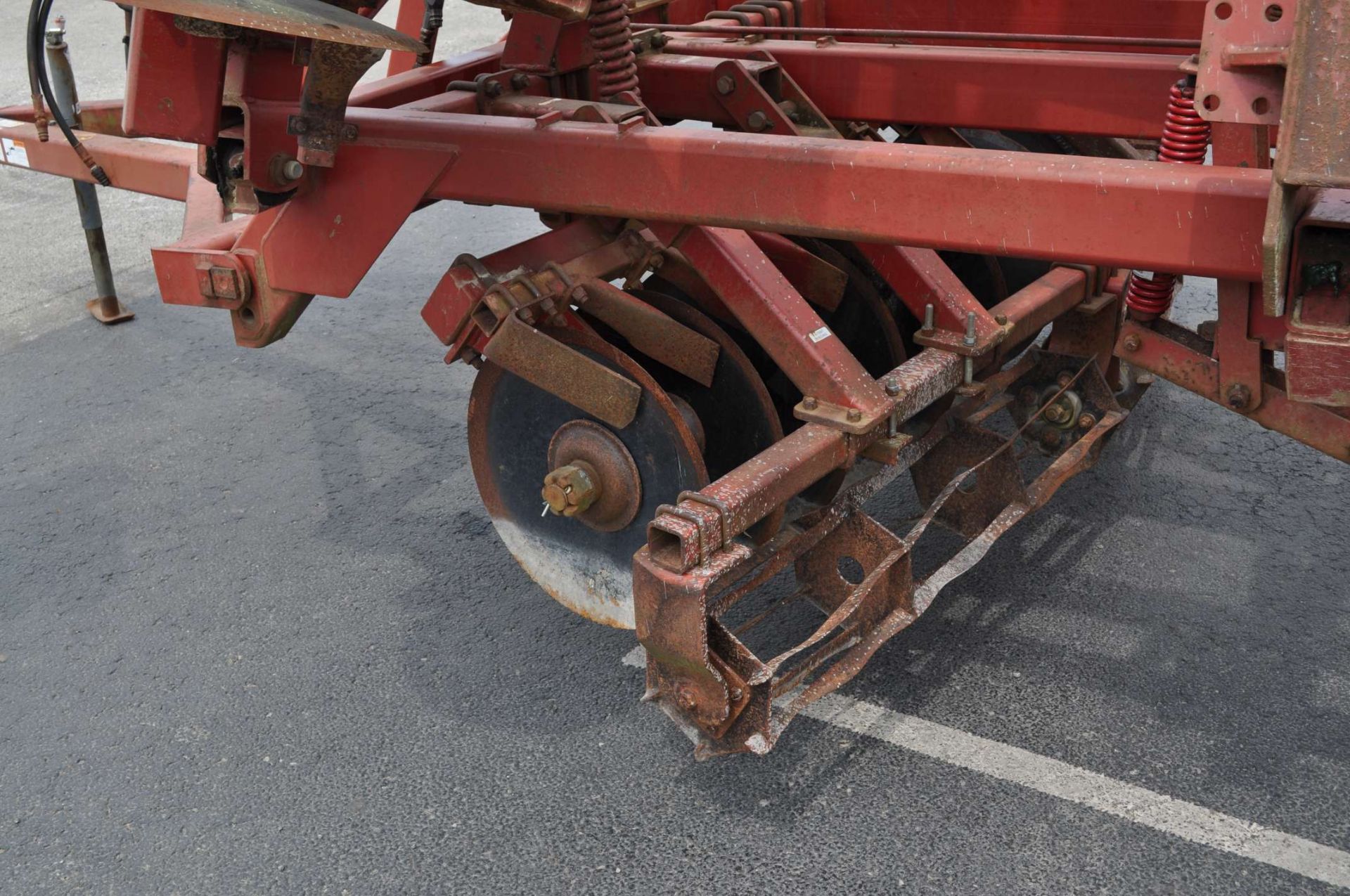 26' Sunflower 6332 soil finisher, front disk w/ reel, sweeps, 5 bar spike tooth harrow - Image 6 of 7