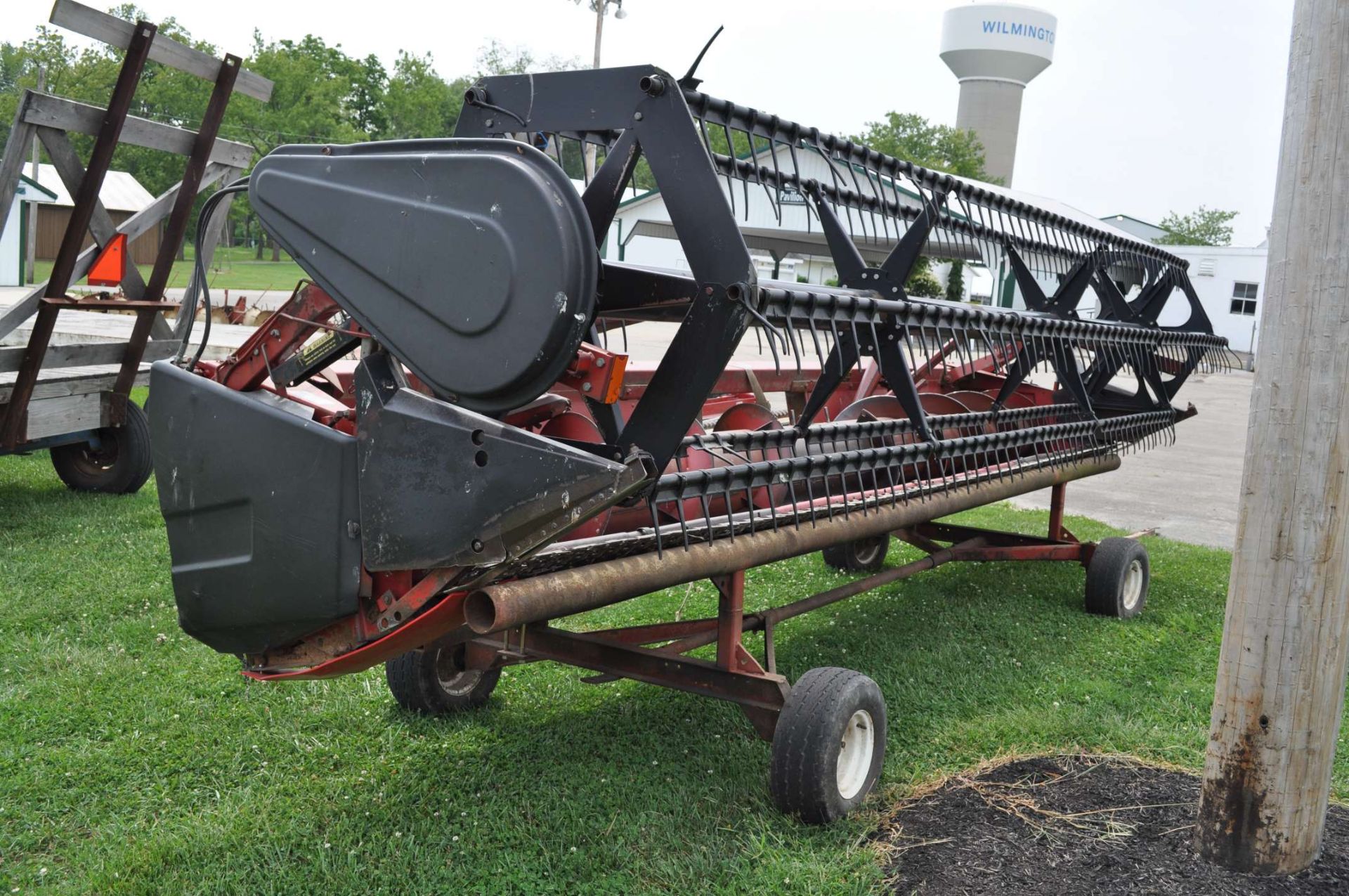 20' Case IH 1020 grain head, hyd for/aft, SCH knife, SN JJC0090074, sells with header cart - Image 4 of 8