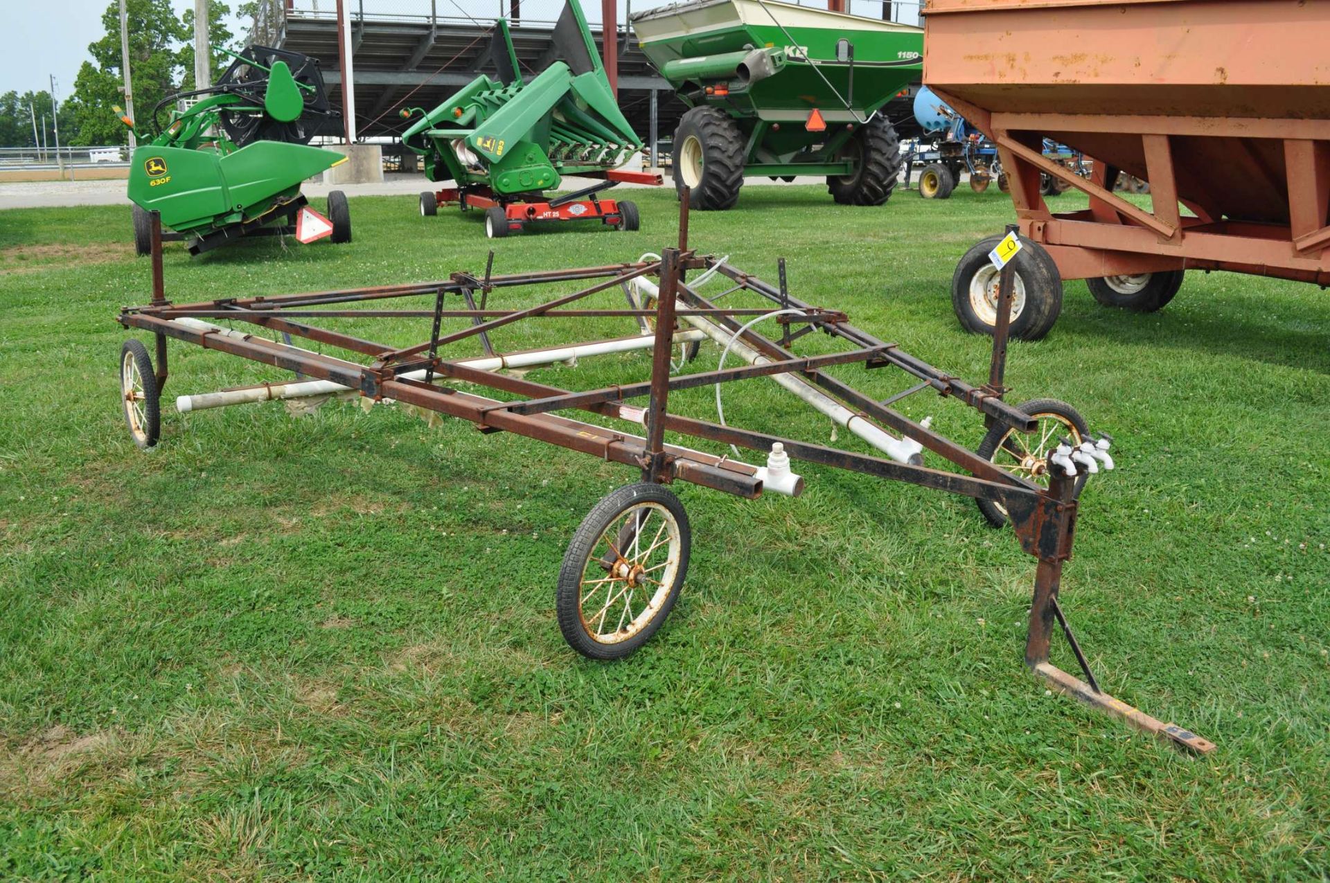 30' Weed wiper, pull type, bike tires - Image 2 of 3