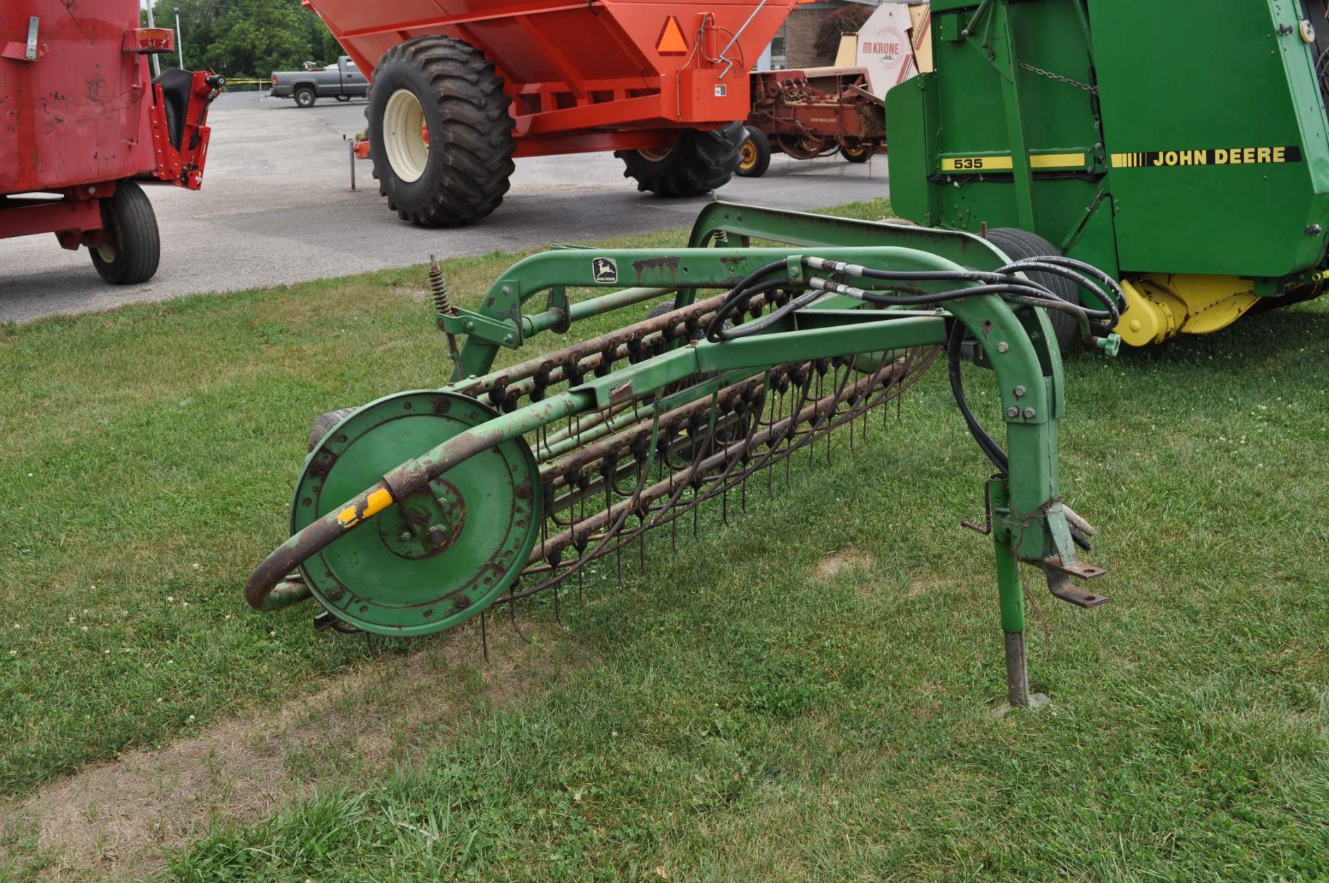 9’ John Deere 662 5-bar rake, hyd drive - Image 2 of 4