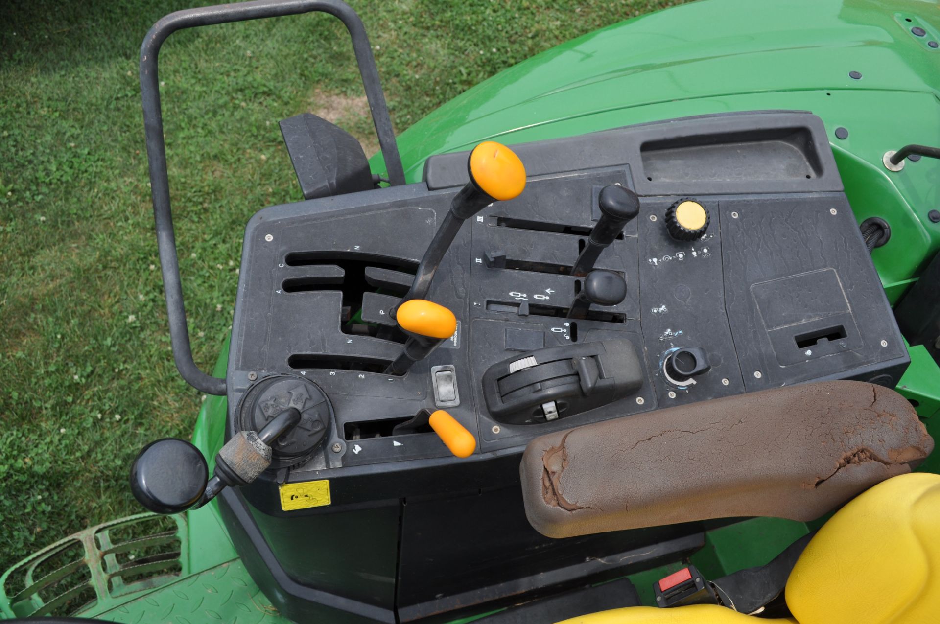 John Deere 6420L MFWD tractor w/ JD 640 self-leveling loader, shows 3648 hrs - Image 15 of 16