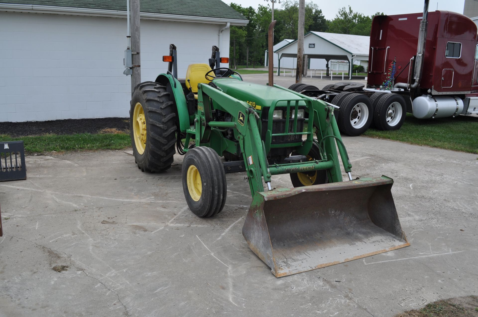 John Deere 5410 tractor, 2WD, w/ 520 loader, 16.9-30 rear tires, 11 L 15.5 front tires, 4090 hrs - Image 2 of 15