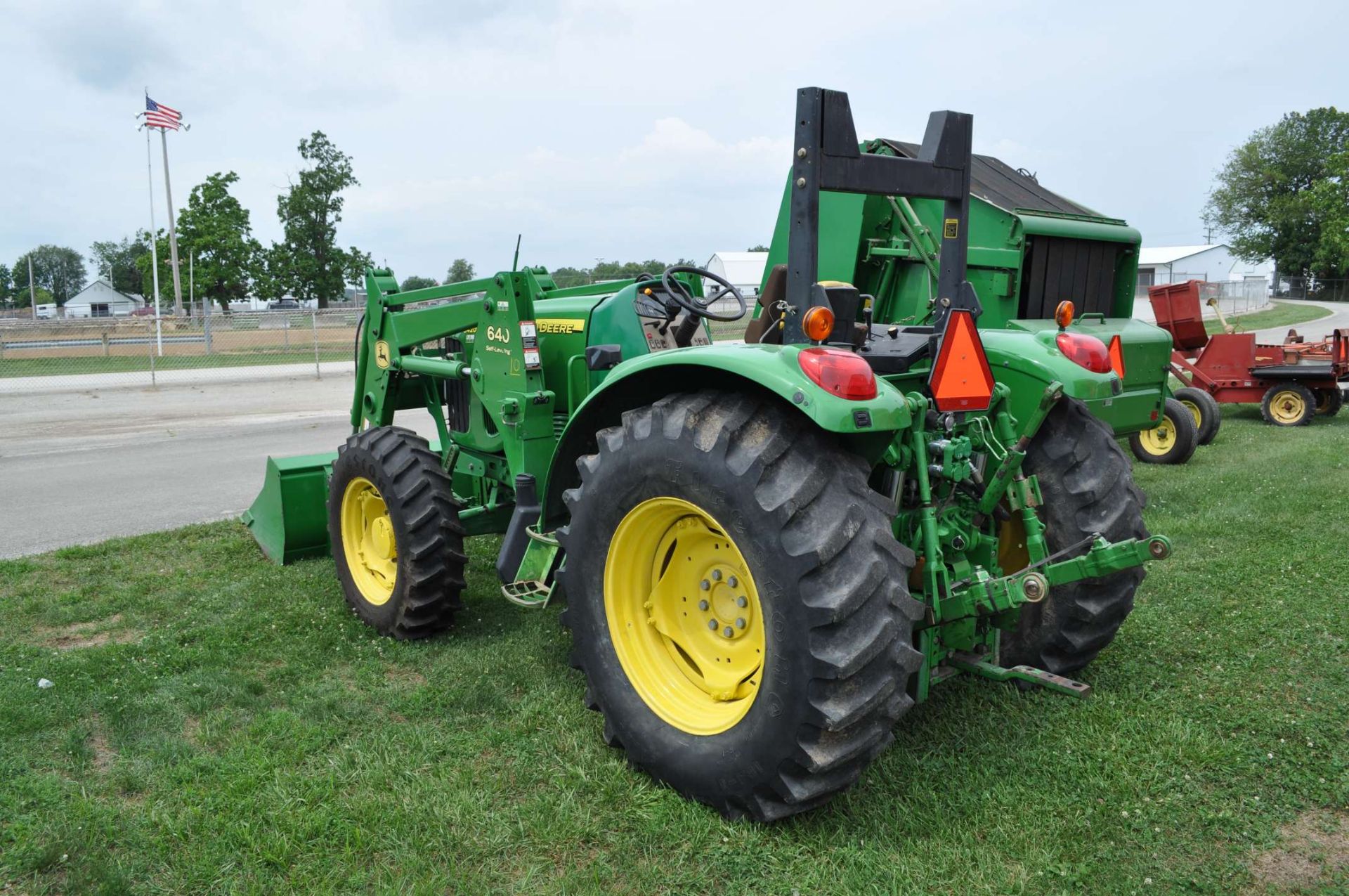 John Deere 6420L MFWD tractor w/ JD 640 self-leveling loader, shows 3648 hrs - Image 4 of 16