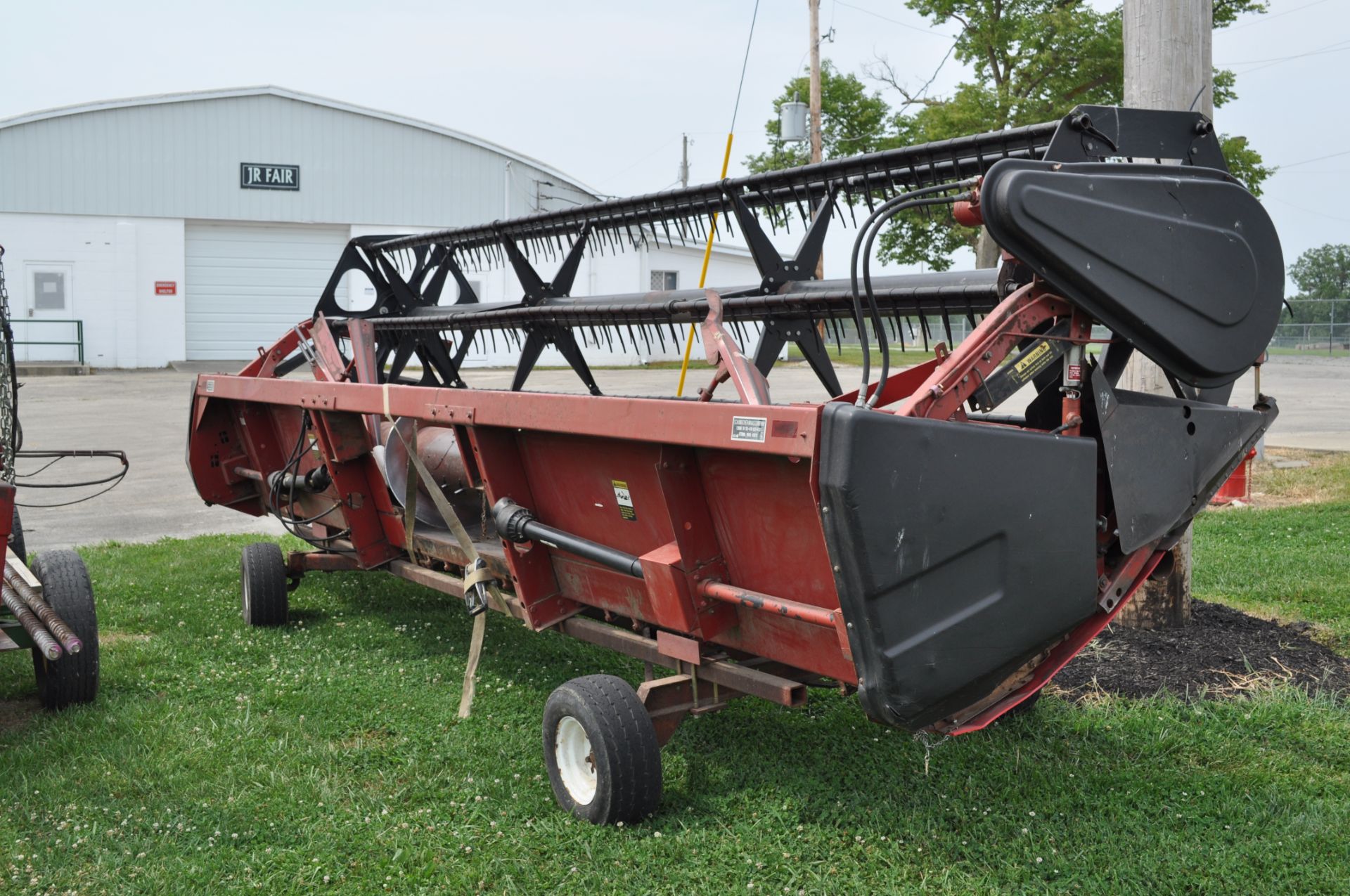 20' Case IH 1020 grain head, hyd for/aft, SCH knife, SN JJC0090074, sells with header cart - Image 3 of 8