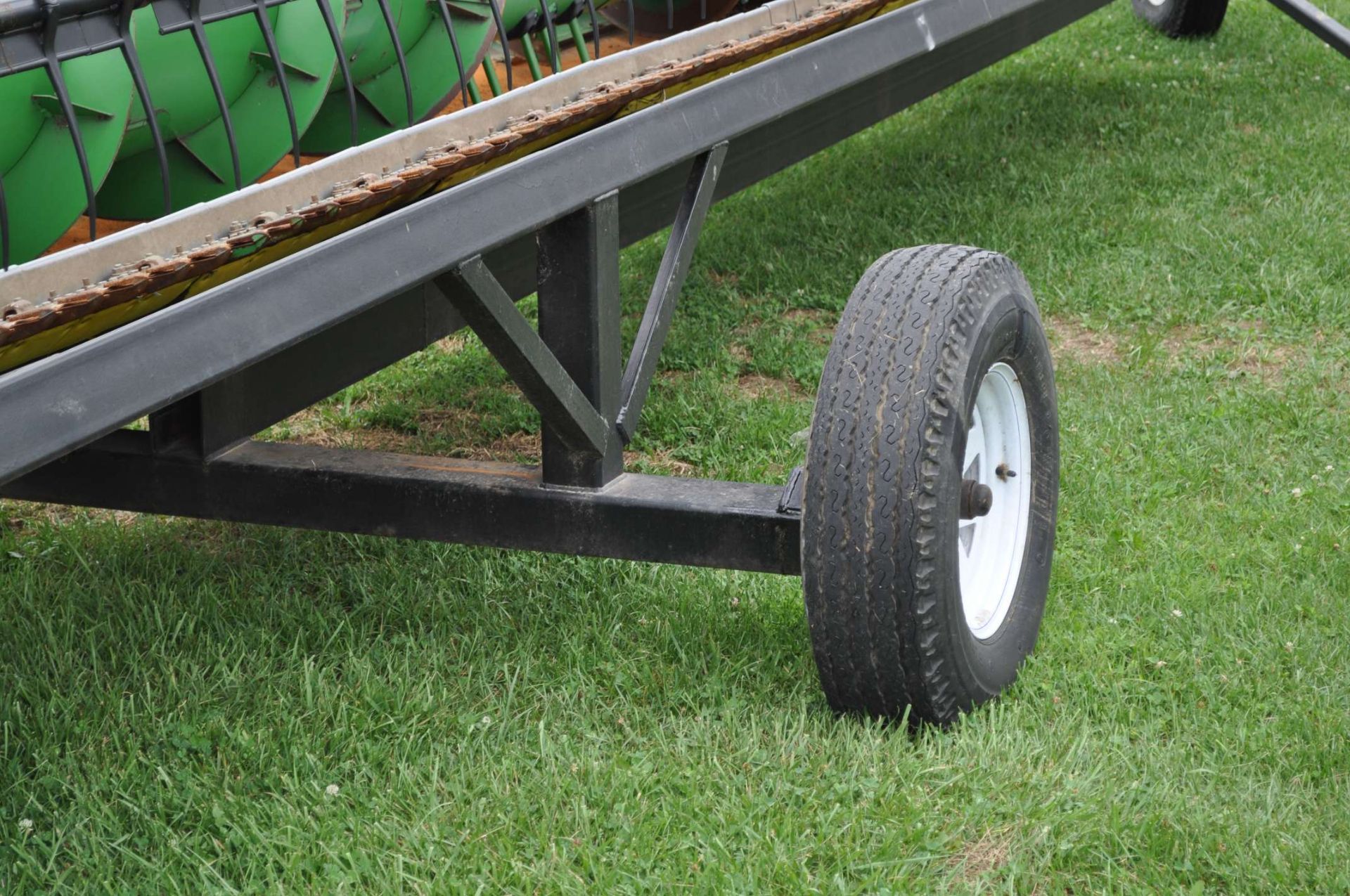 30’ header cart, tricycle front - Image 5 of 5