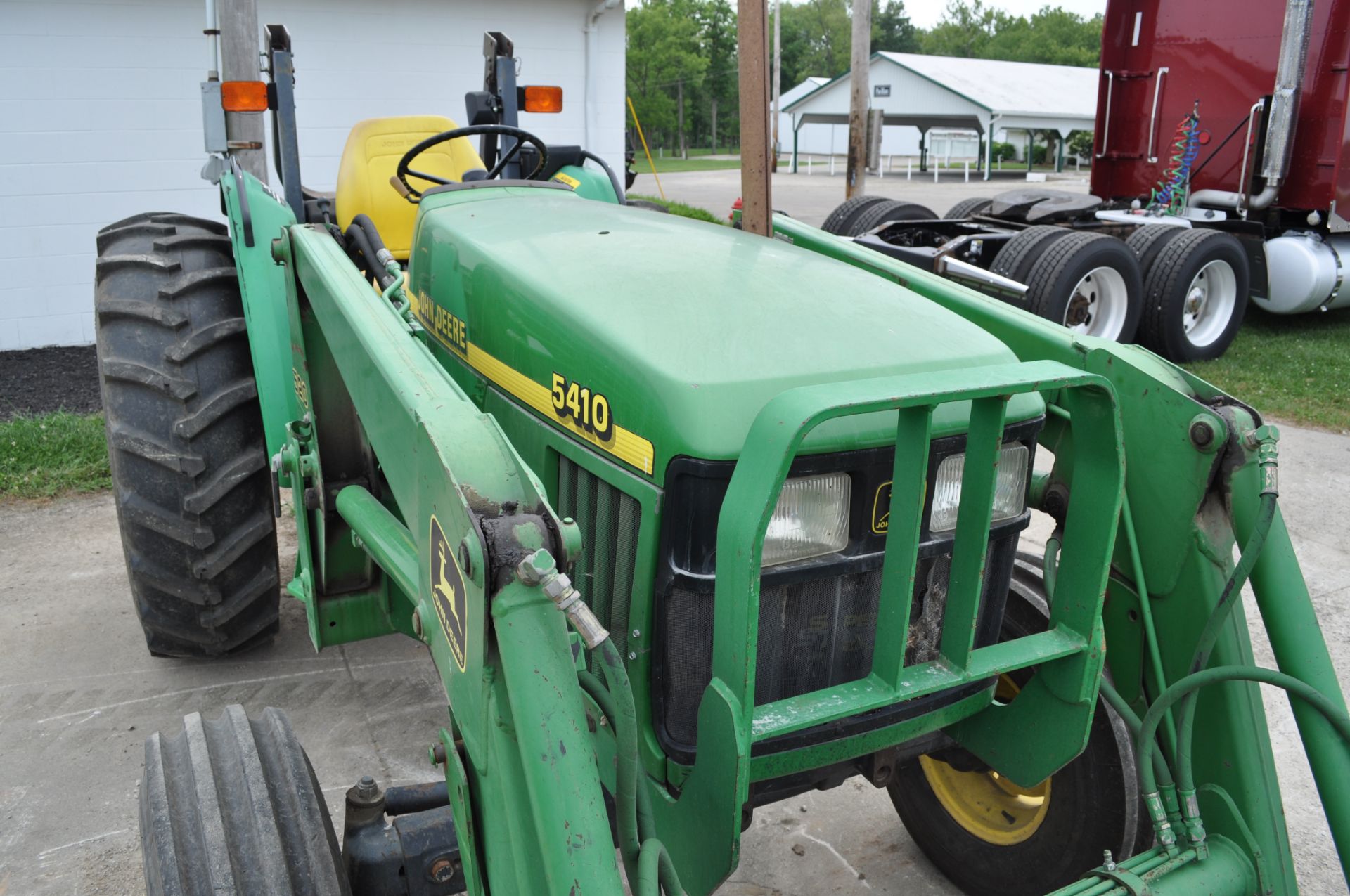 John Deere 5410 tractor, 2WD, w/ 520 loader, 16.9-30 rear tires, 11 L 15.5 front tires, 4090 hrs - Image 10 of 15