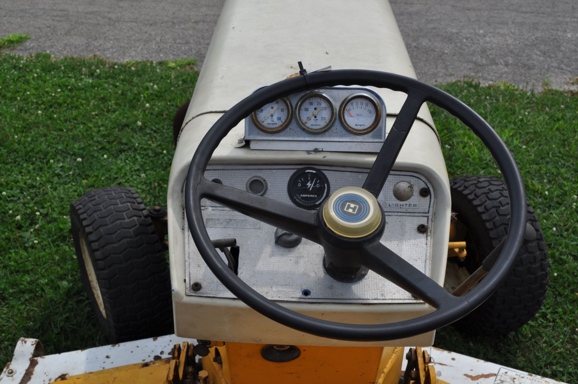 International Cub-Lo Boy 154 tractor, 4 speed, gas motor,2 wd, w/59” mower deck, newer starter - Image 5 of 5