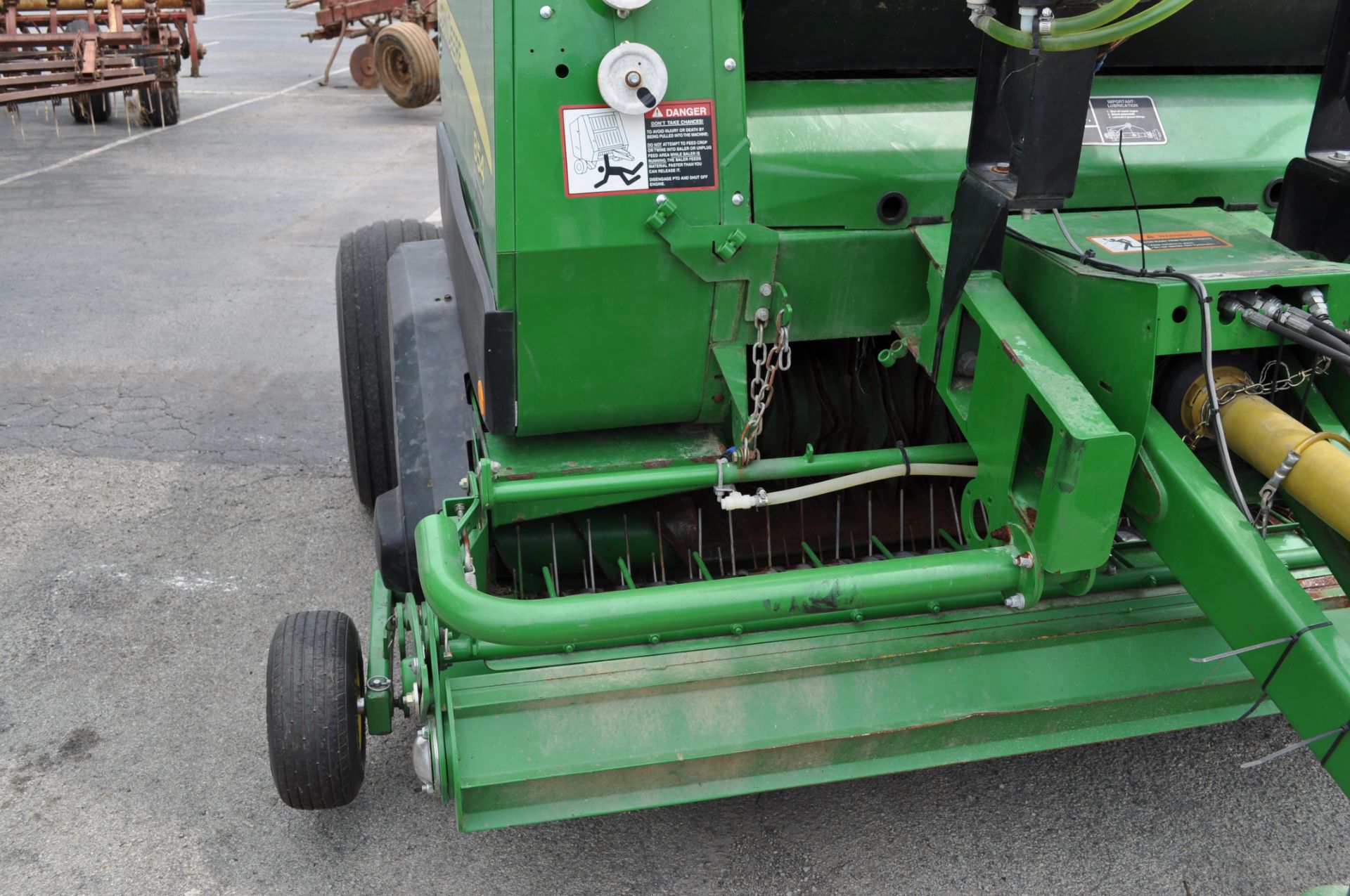 2015 John Deere 854 round baler, silage special, mega wide pickup, precut knives, net wrap & twine - Image 11 of 14