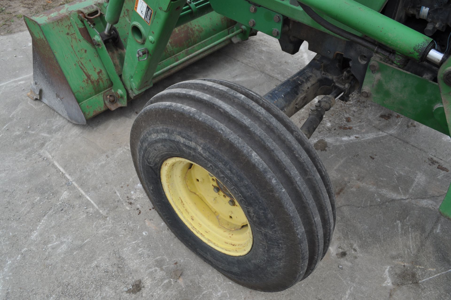 John Deere 5410 tractor, 2WD, w/ 520 loader, 16.9-30 rear tires, 11 L 15.5 front tires, 4090 hrs - Image 6 of 15