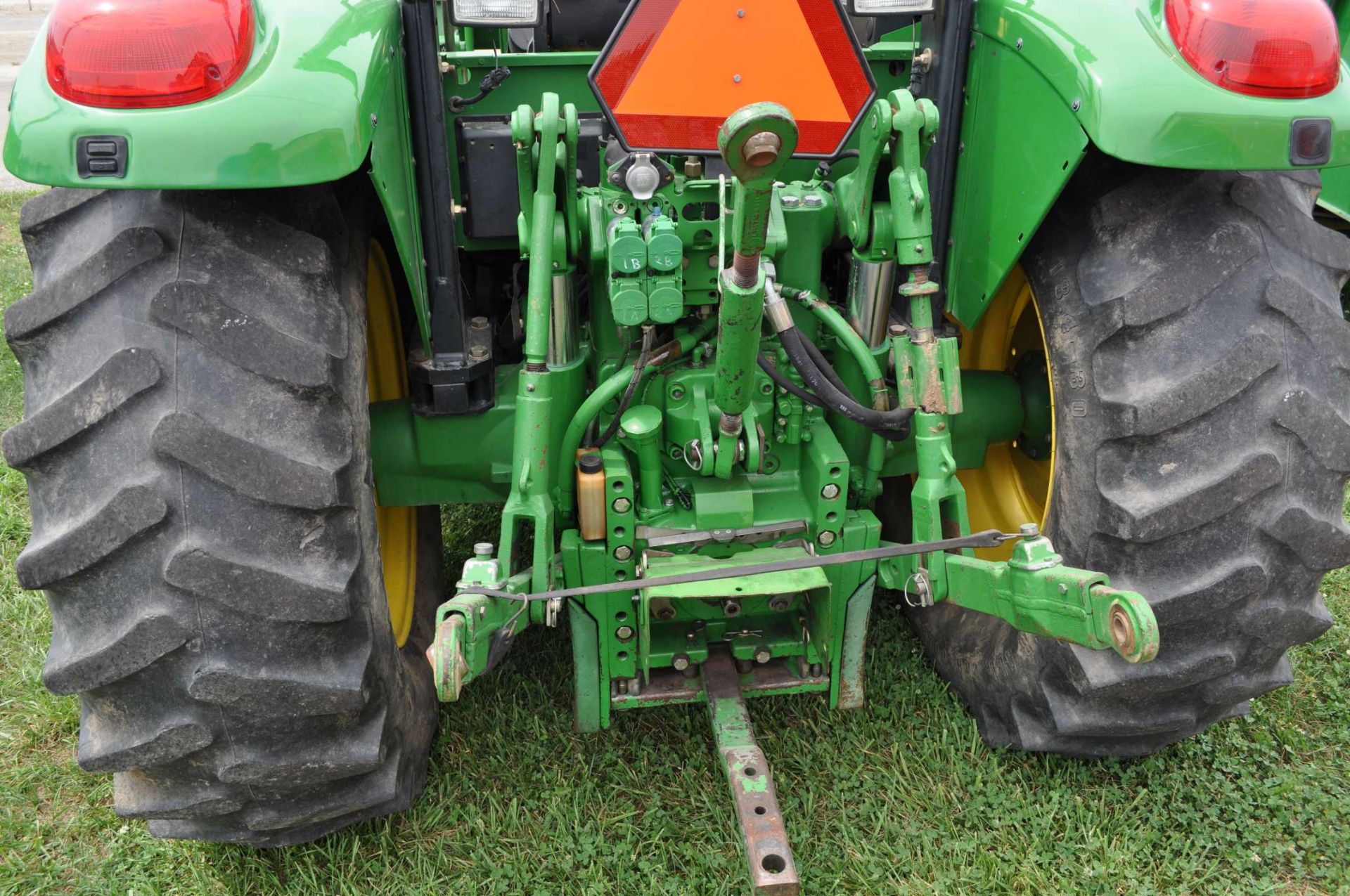 John Deere 6420L MFWD tractor w/ JD 640 self-leveling loader, shows 3648 hrs - Image 13 of 16