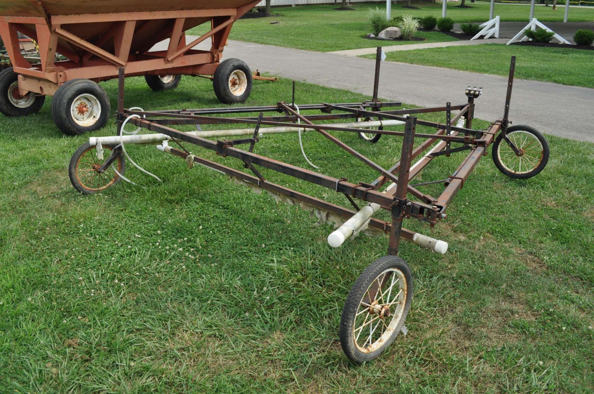 30' Weed wiper, pull type, bike tires - Image 3 of 3