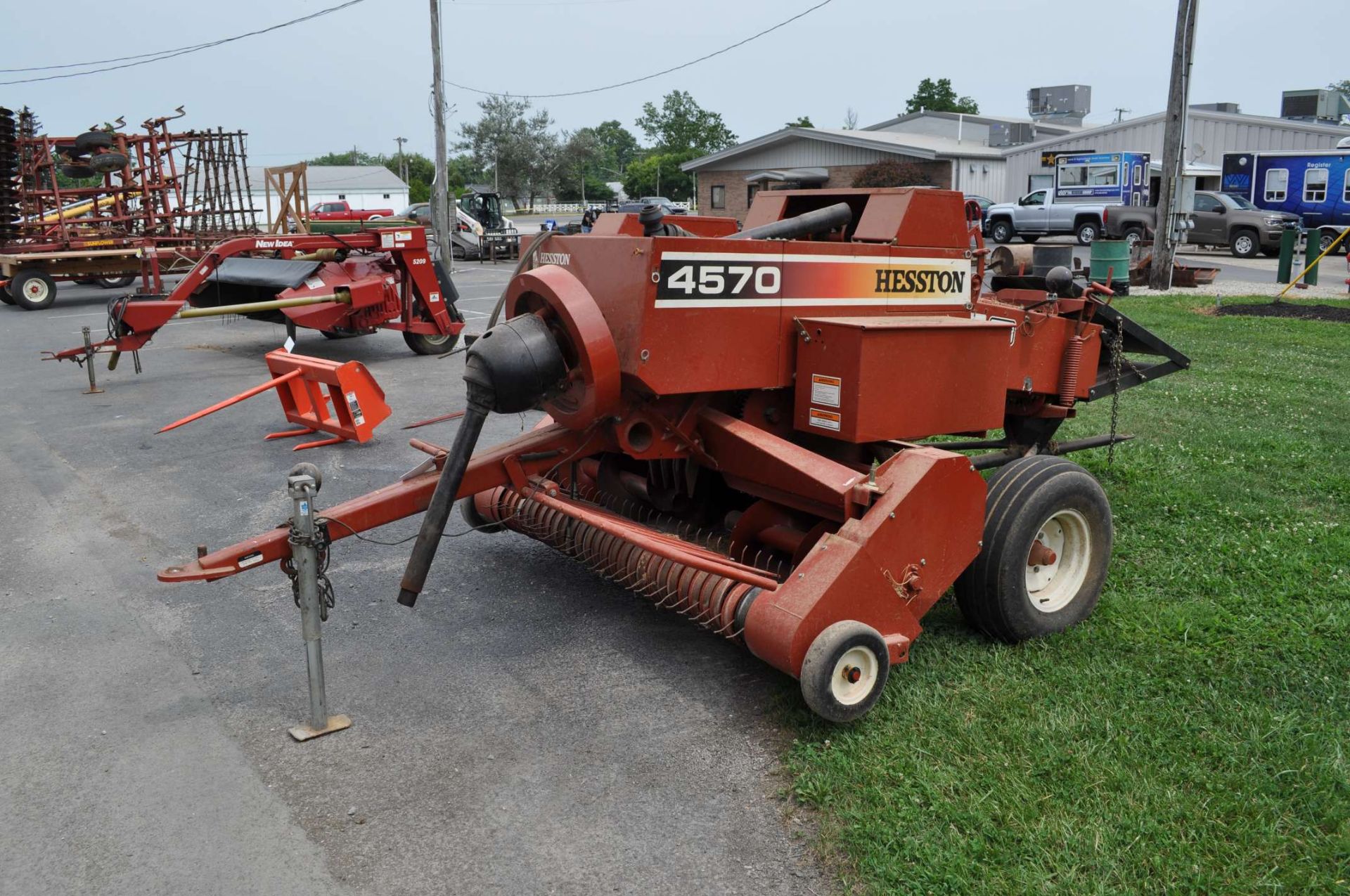 Hesston 4570 centerline baler, twine tie, 540 pto