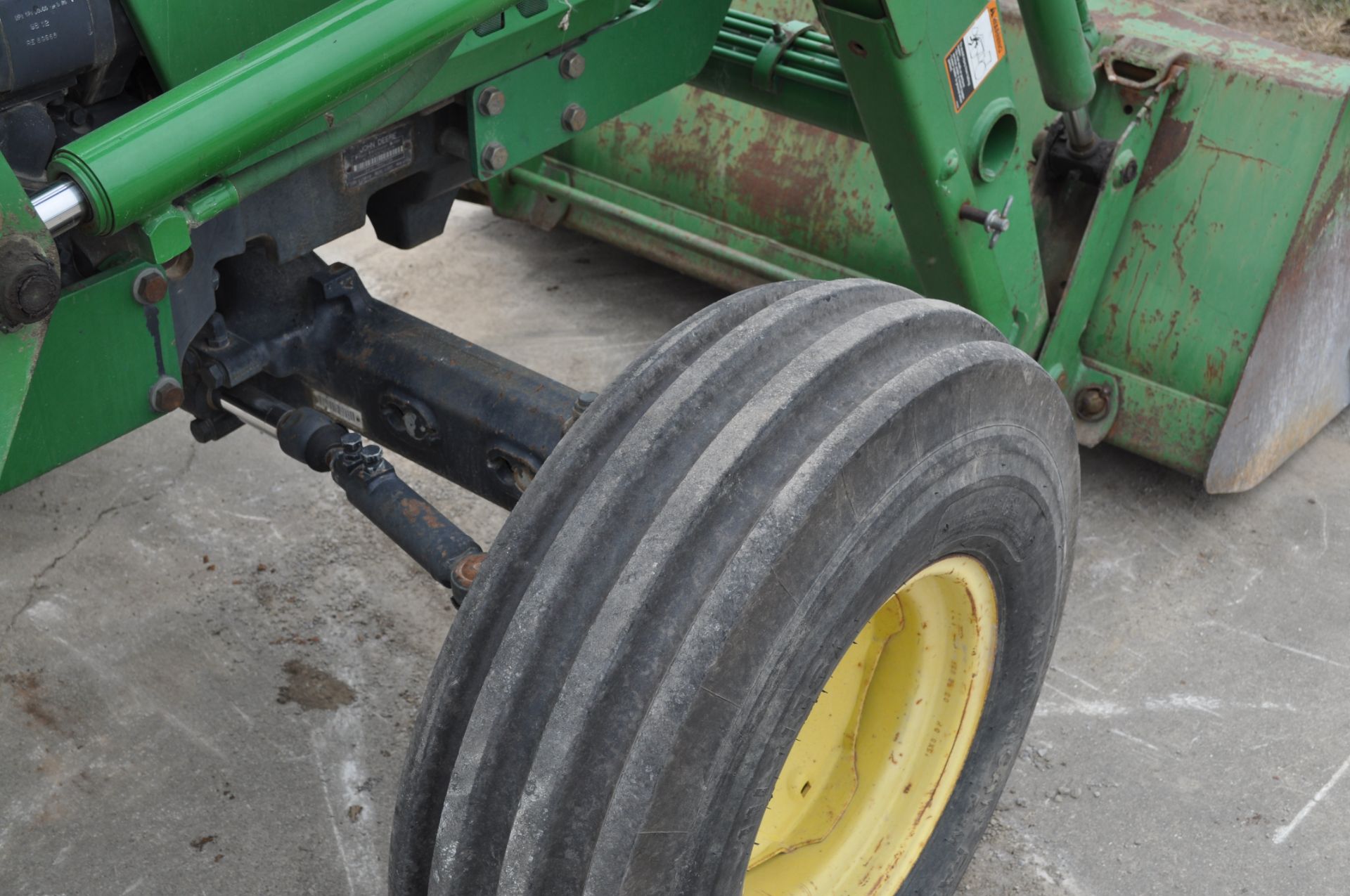 John Deere 5410 tractor, 2WD, w/ 520 loader, 16.9-30 rear tires, 11 L 15.5 front tires, 4090 hrs - Image 8 of 15