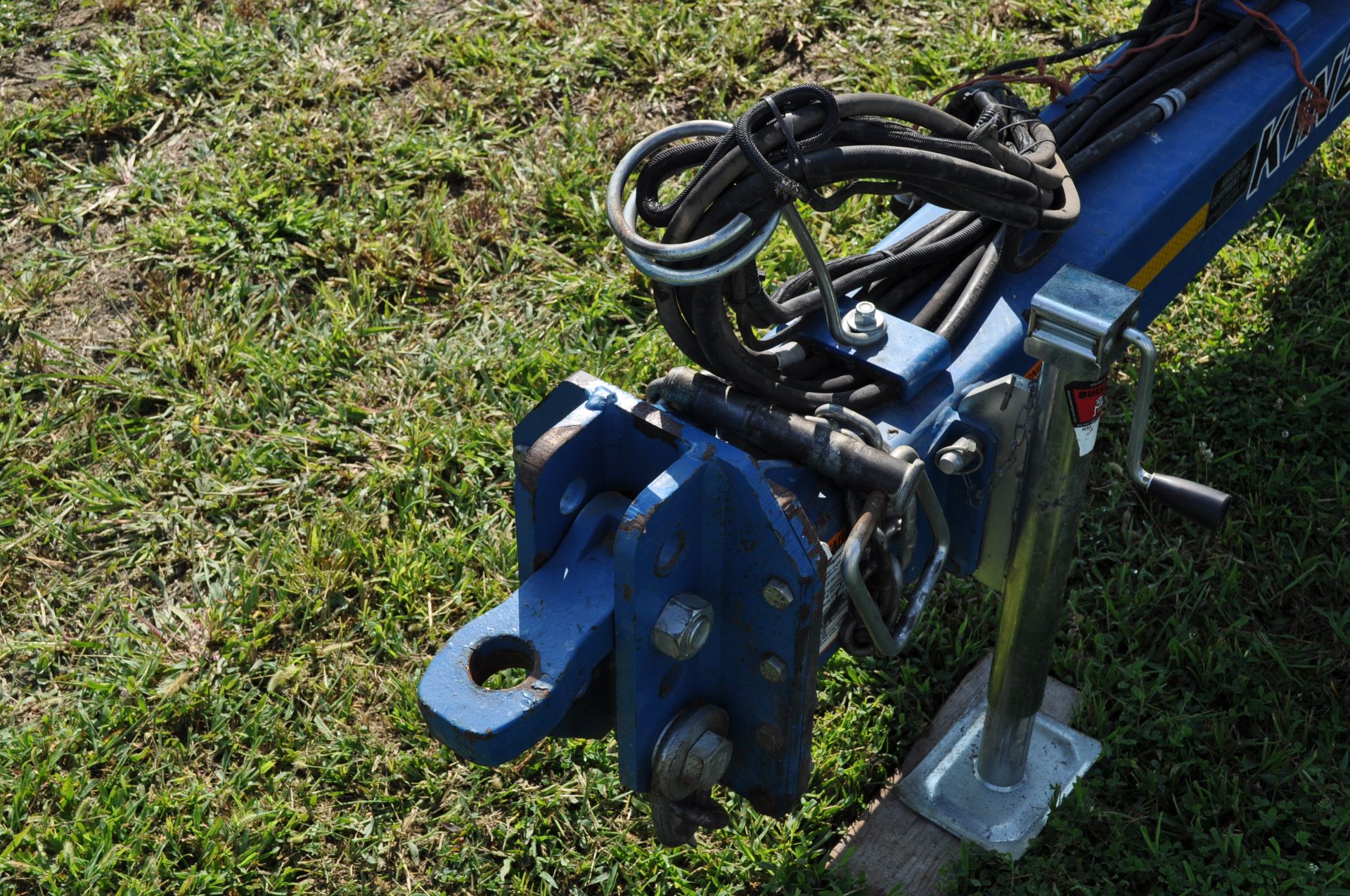 Kinze 3650 12/24 splitter planter, floating row cleaners on corn rows, no till coulters, box units - Image 17 of 20