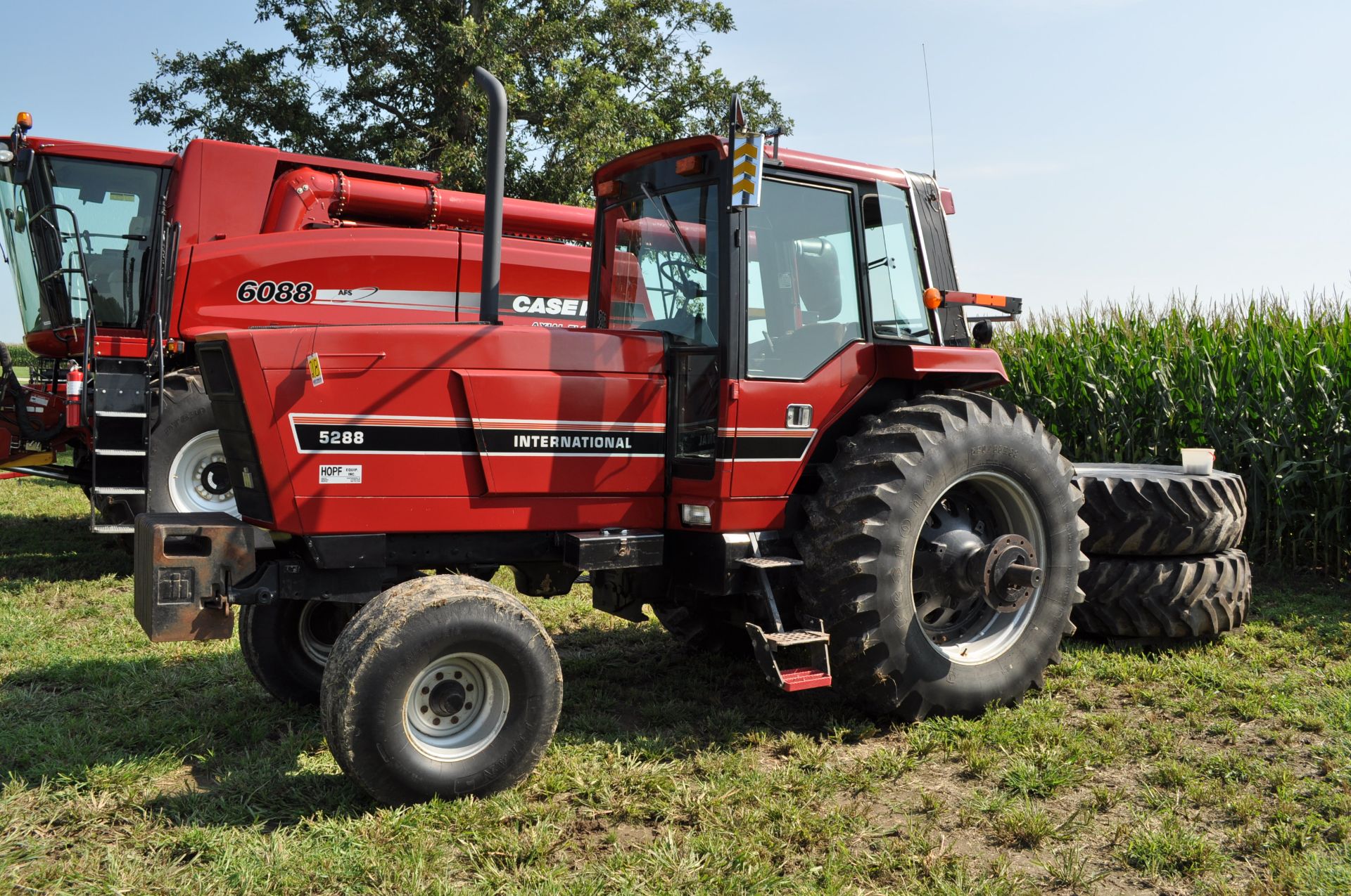 International 5288 tractor, C/H/A, 520/85R38 duals, 14L-16.1 front tires, 3 x 6 partial powershift