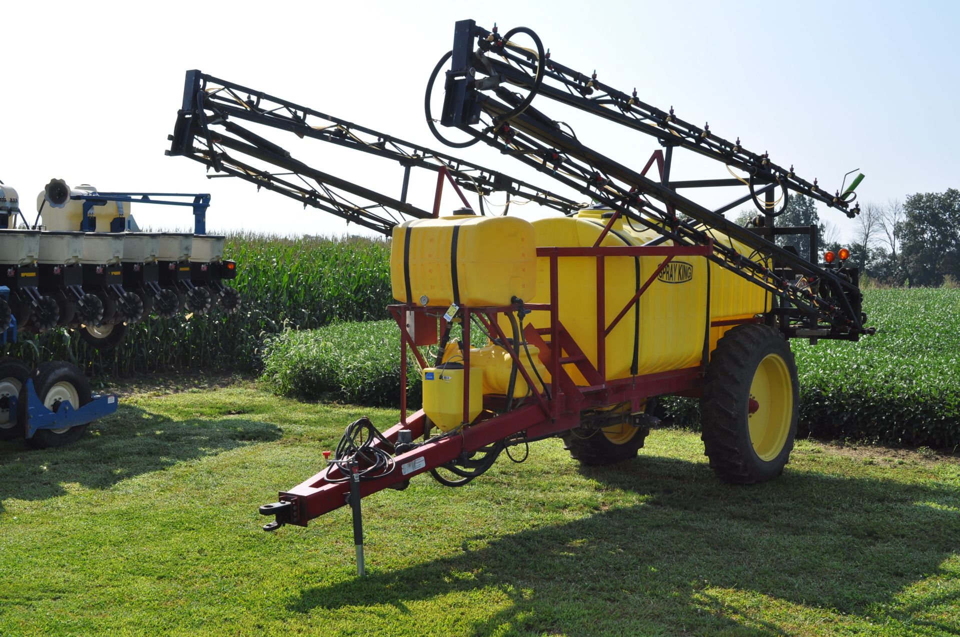 90’ Spray King pull type sprayer, 20” spacing, 3 way T-Jet wet boom bodies, 5 electric sections - Image 2 of 18