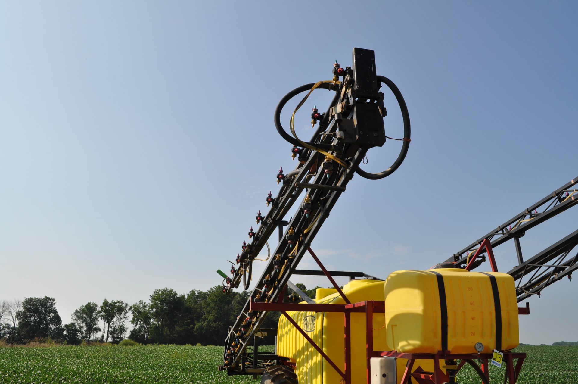 90’ Spray King pull type sprayer, 20” spacing, 3 way T-Jet wet boom bodies, 5 electric sections - Image 14 of 18