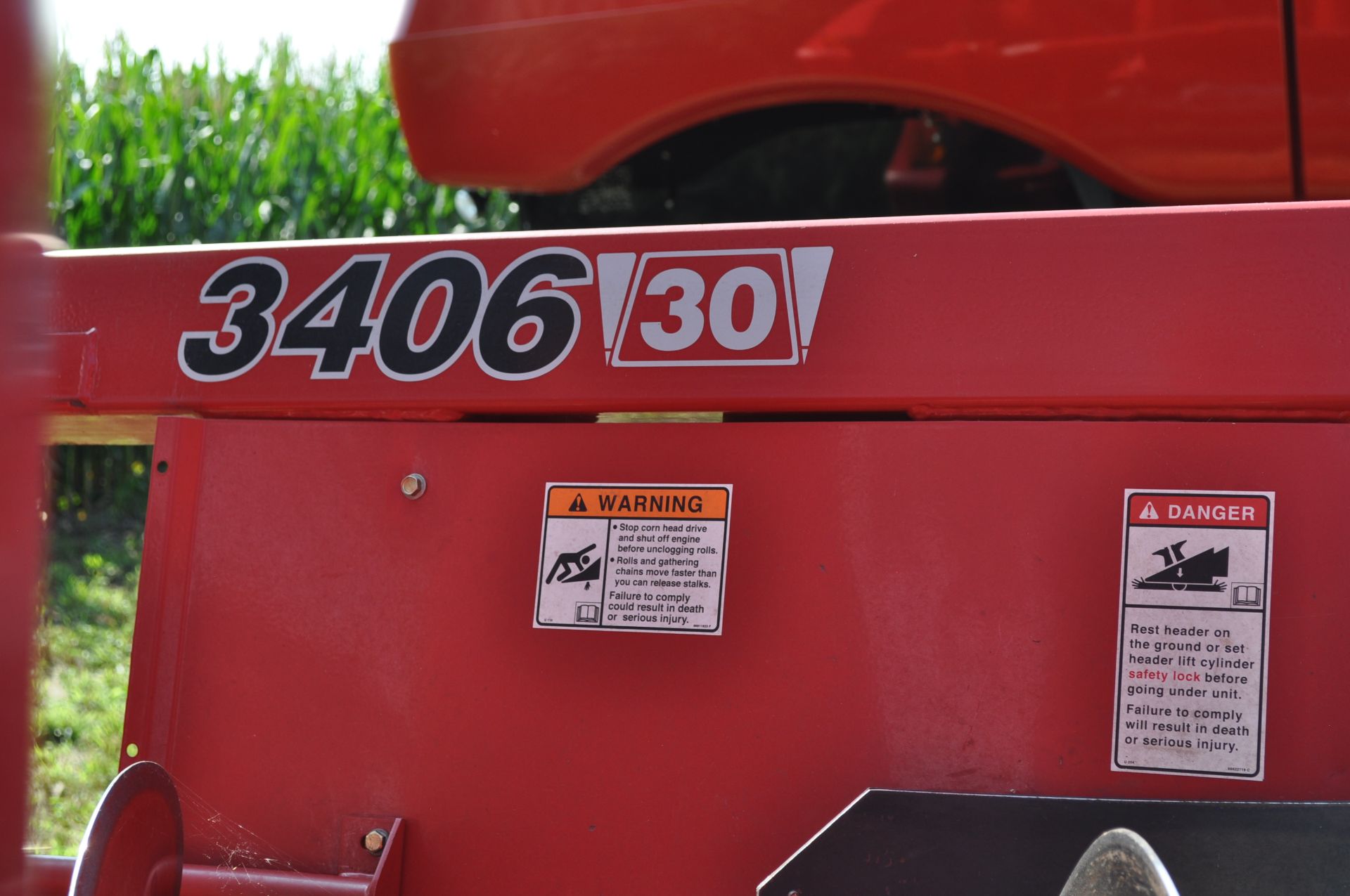 Case IH 3406 corn head, knife rolls, hyd deck plates, poly, 2 stalk stompers, header height control - Image 16 of 20