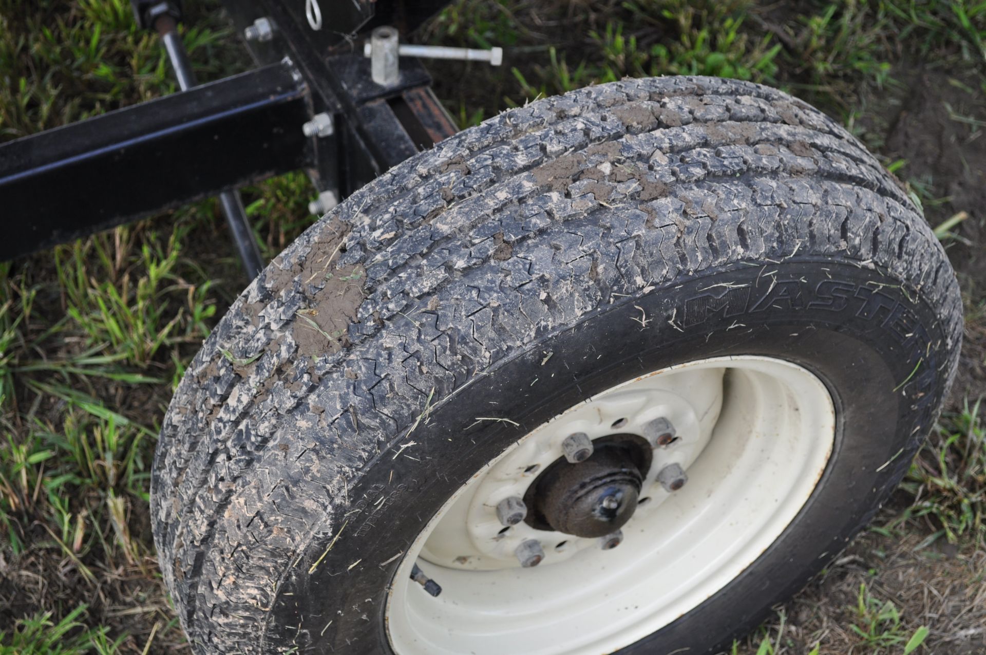 30’ J&M HT8 header cart, ST205/75R14 tires - Image 10 of 10