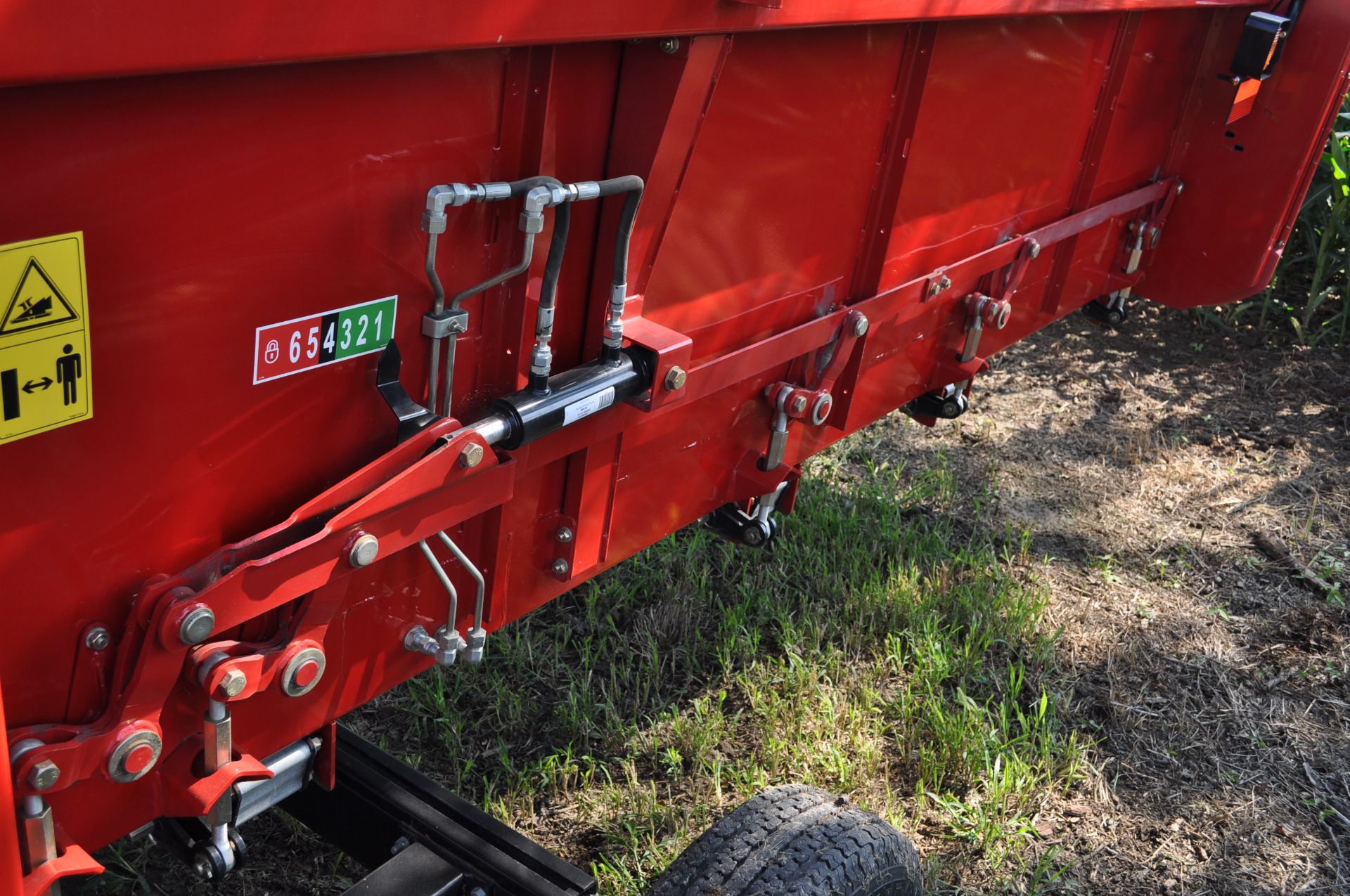 30’ Case IH 3020 grain platform, TerraFlex, full finger auger, single point hook up, hyd fore/aft - Image 6 of 18