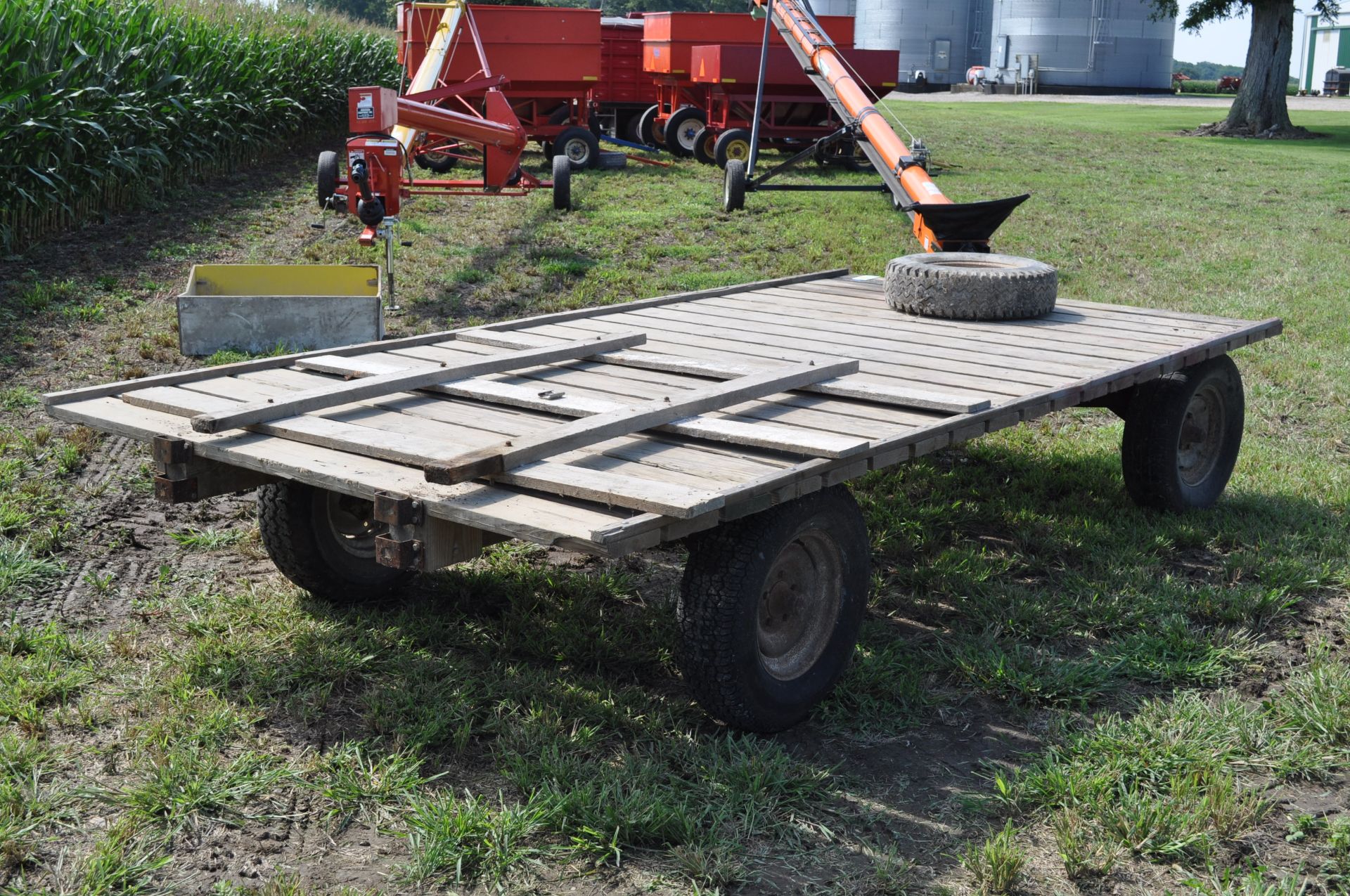 14’ x 7’ flat rack hay wagon, Montgomery Ward 3000 gear, 15” tires - Image 3 of 10
