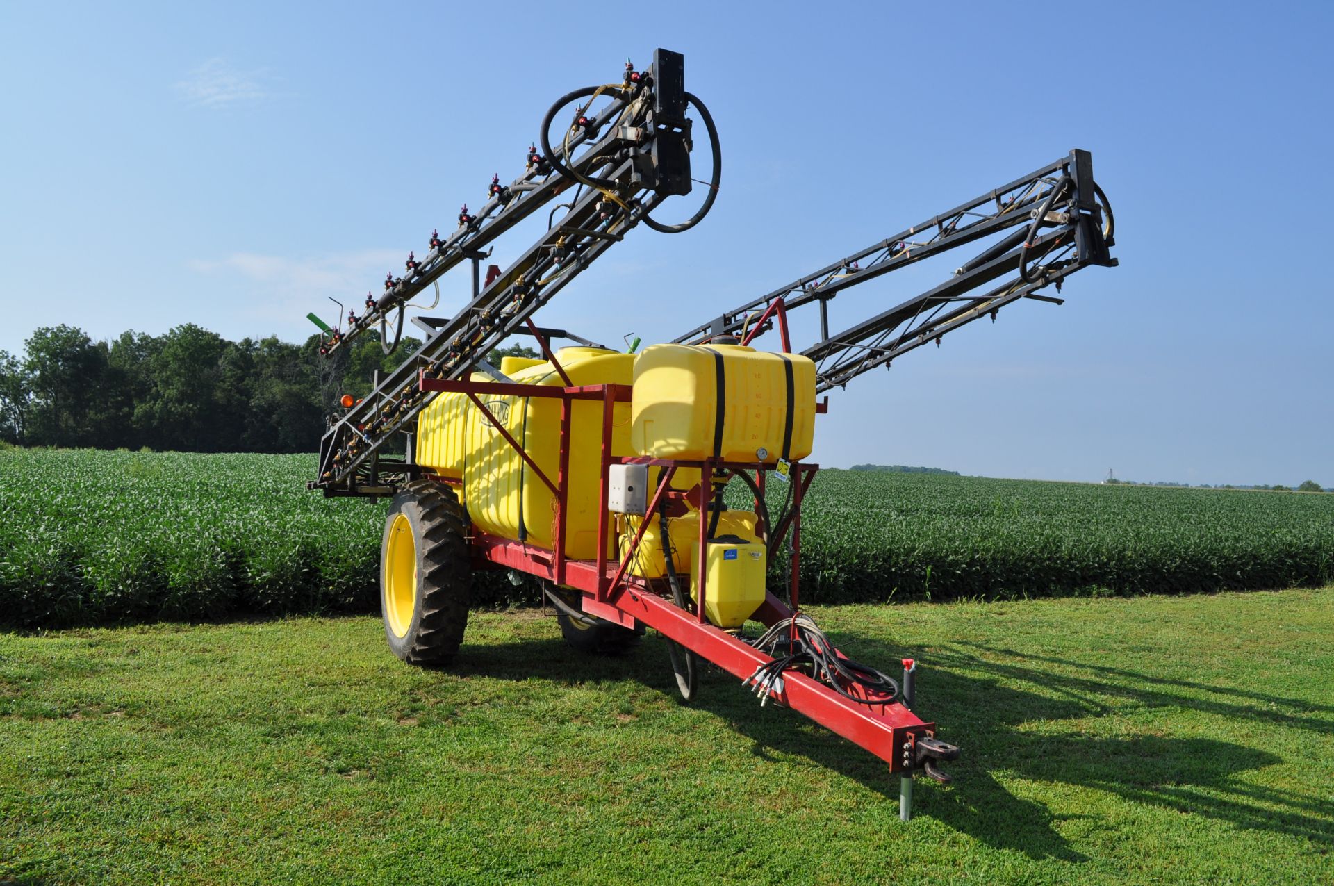 90’ Spray King pull type sprayer, 20” spacing, 3 way T-Jet wet boom bodies, 5 electric sections