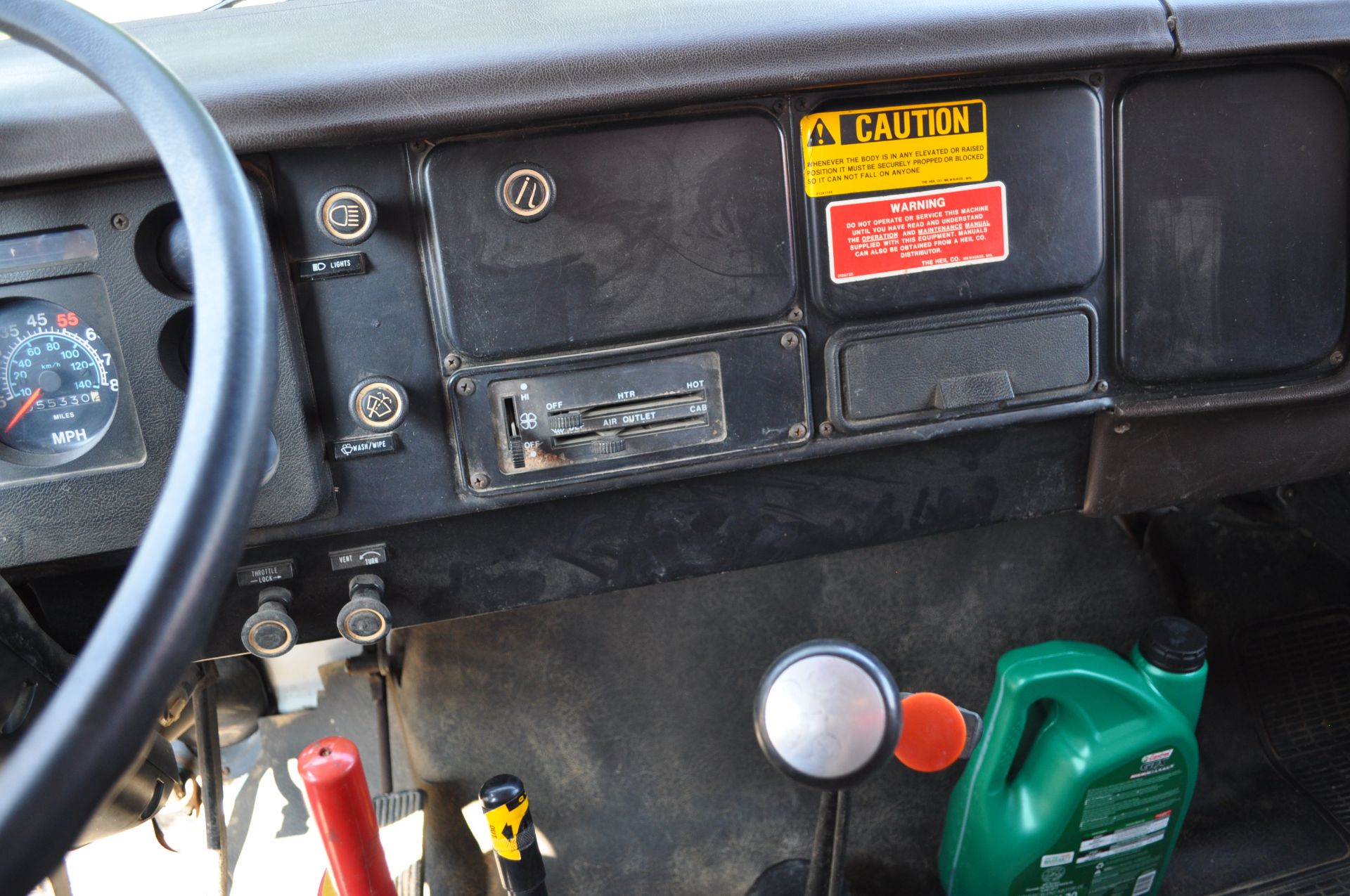 1982 International S1700 grain truck, IH gas 345 V-8 engine, 5 + 2 spd, 188 WB, single axle - Image 16 of 18