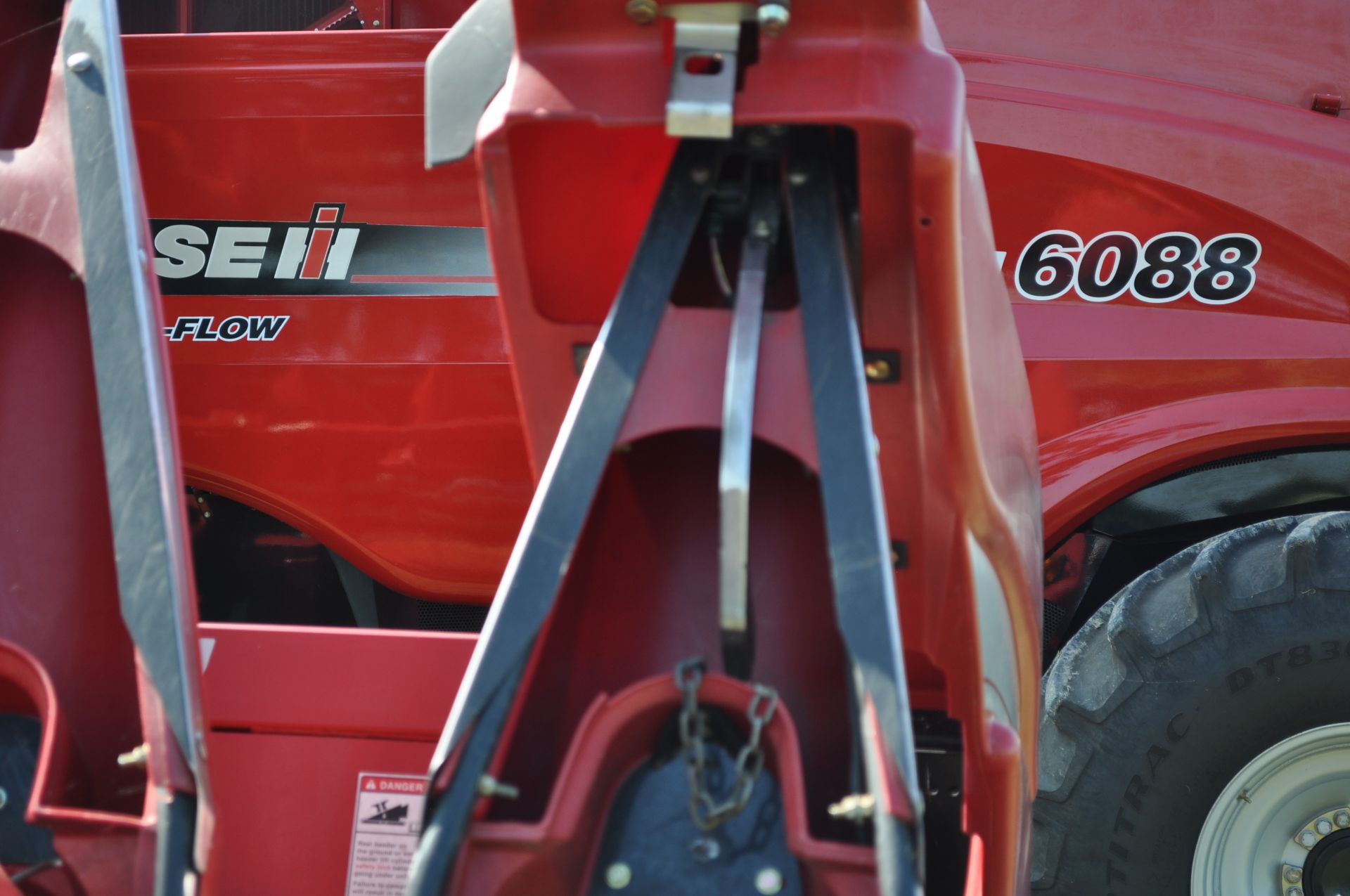 Case IH 3406 corn head, knife rolls, hyd deck plates, poly, 2 stalk stompers, header height control - Image 17 of 20