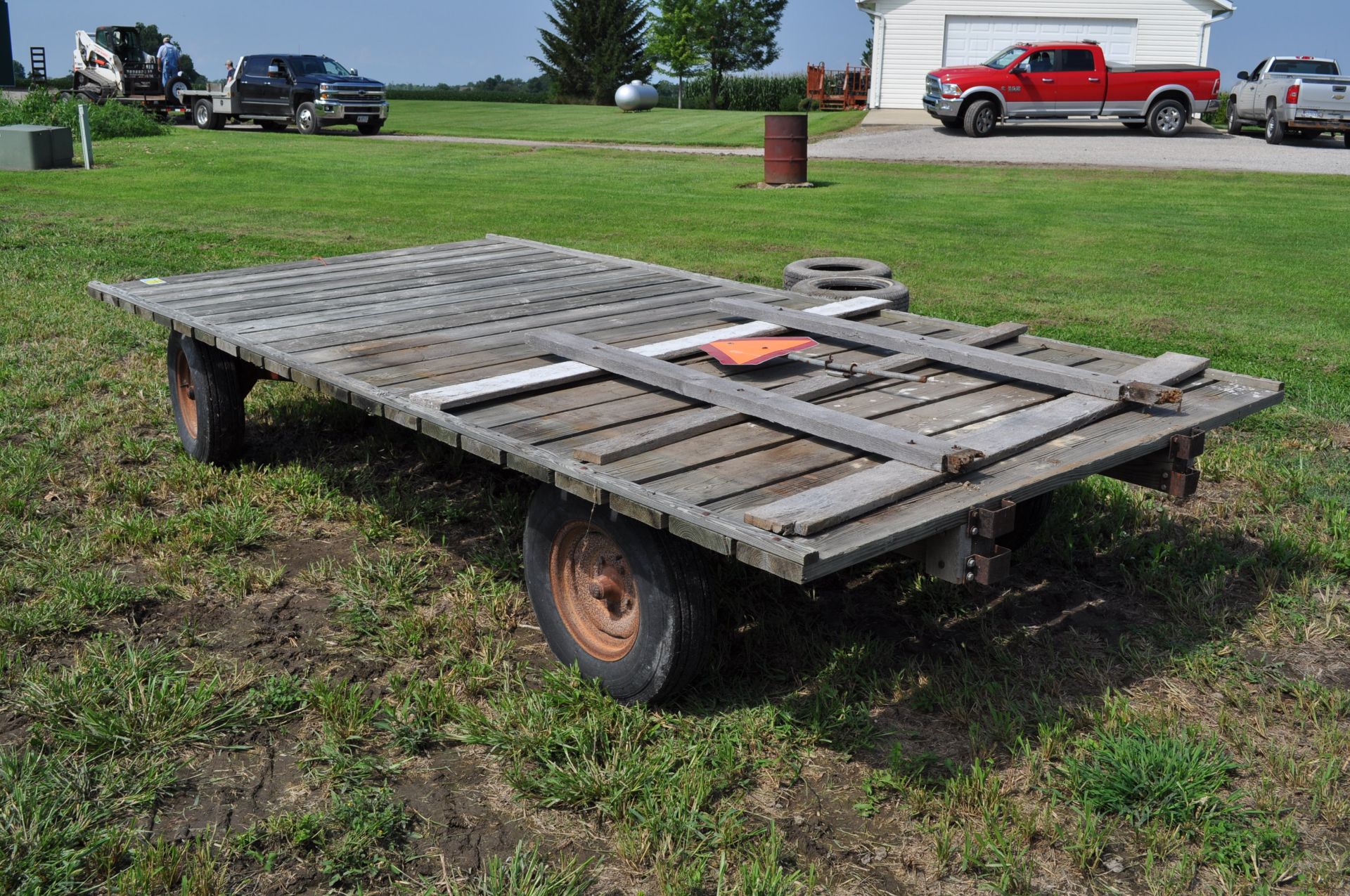 14’ x 7’ flat rack hay wagon, Montgomery Ward gear, 14” tires - Image 4 of 9