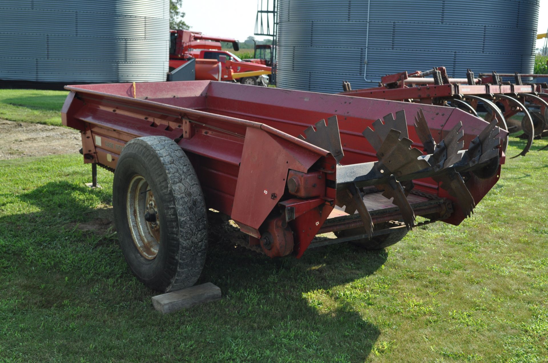 Case IH 530 manure spreader, 10’ box, 540 PTO, single beater, wood floor - Image 4 of 7