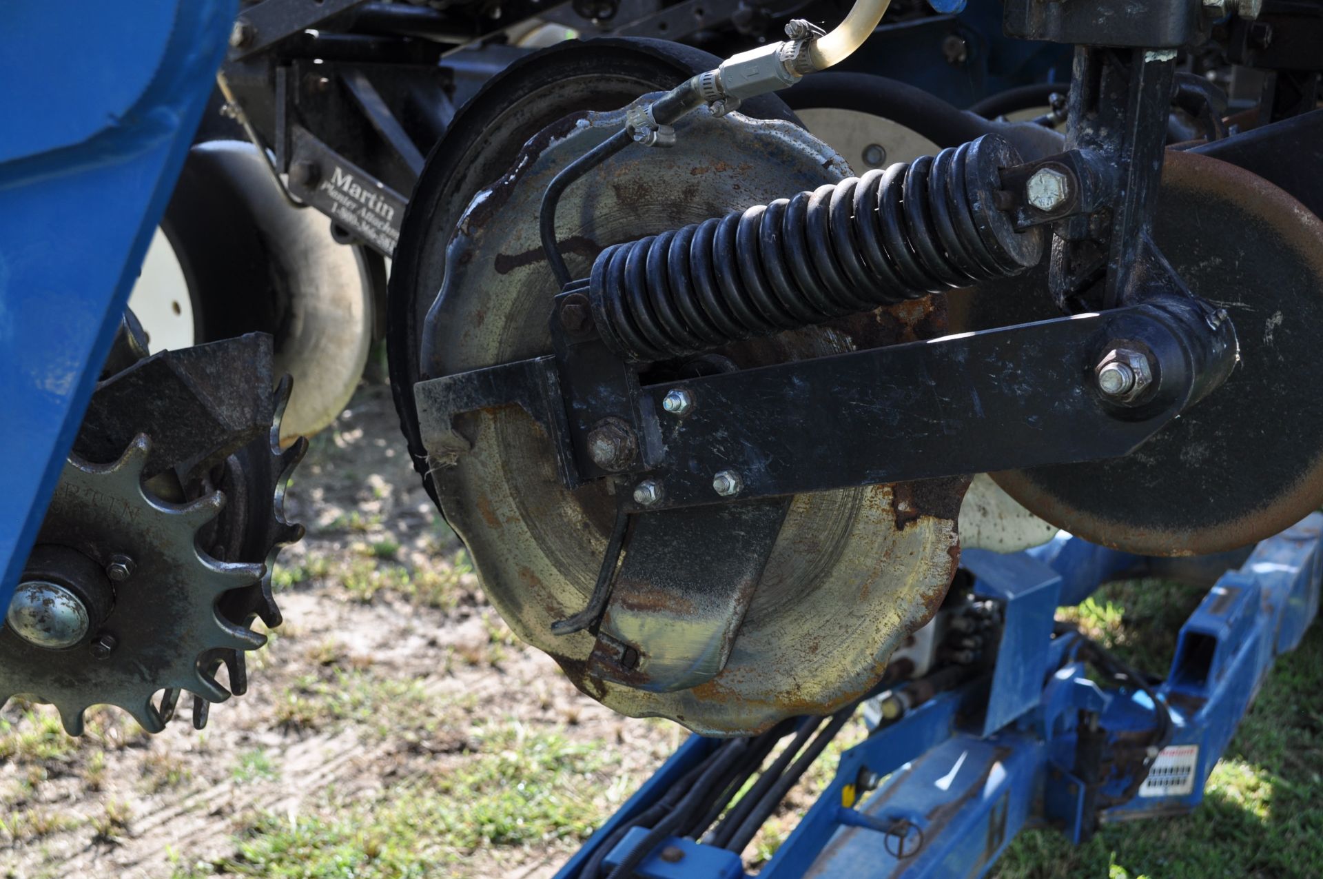 Kinze 3650 12/24 splitter planter, floating row cleaners on corn rows, no till coulters, box units - Image 18 of 20