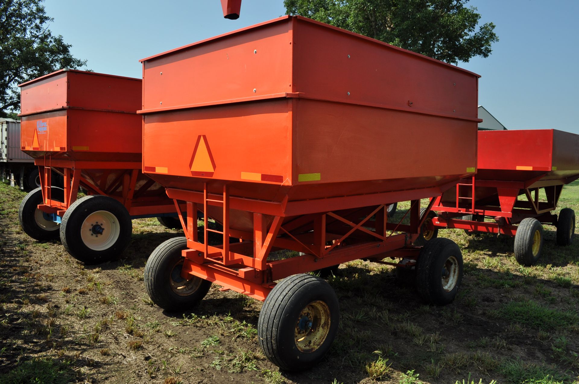 Killbros 350 bu gravity bed wagon, Killbros running gear, 11L-15 tires - Image 3 of 10