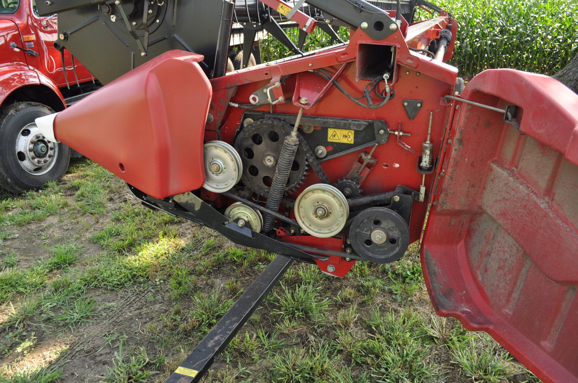 30’ Case IH 3020 grain platform, TerraFlex, full finger auger, single point hook up, hyd fore/aft - Image 18 of 18