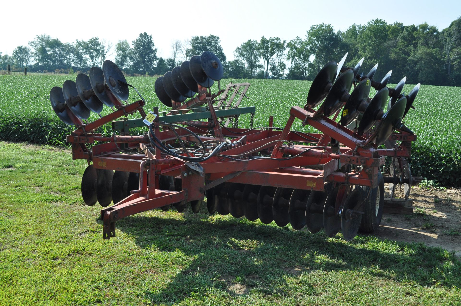 17 ½’ International 475 disc, 7 ½” spacing, 3 bar spike tooth harrow, new bearings and blades