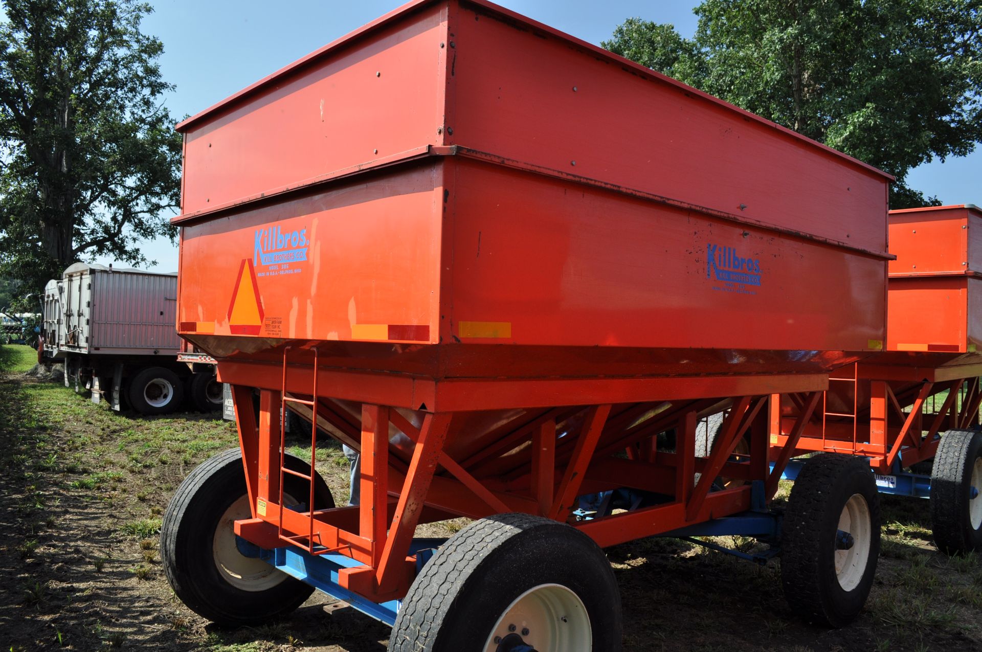 Killbros 385 gravity bed wagon, Killbros 1386 gear, 11R22.5 tires - Image 4 of 10