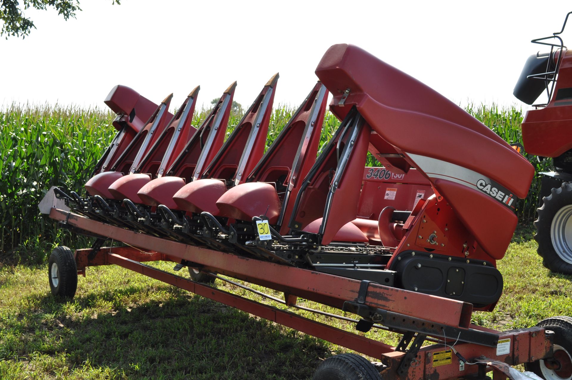 Case IH 3406 corn head, knife rolls, hyd deck plates, poly, 2 stalk stompers, header height control - Image 2 of 20