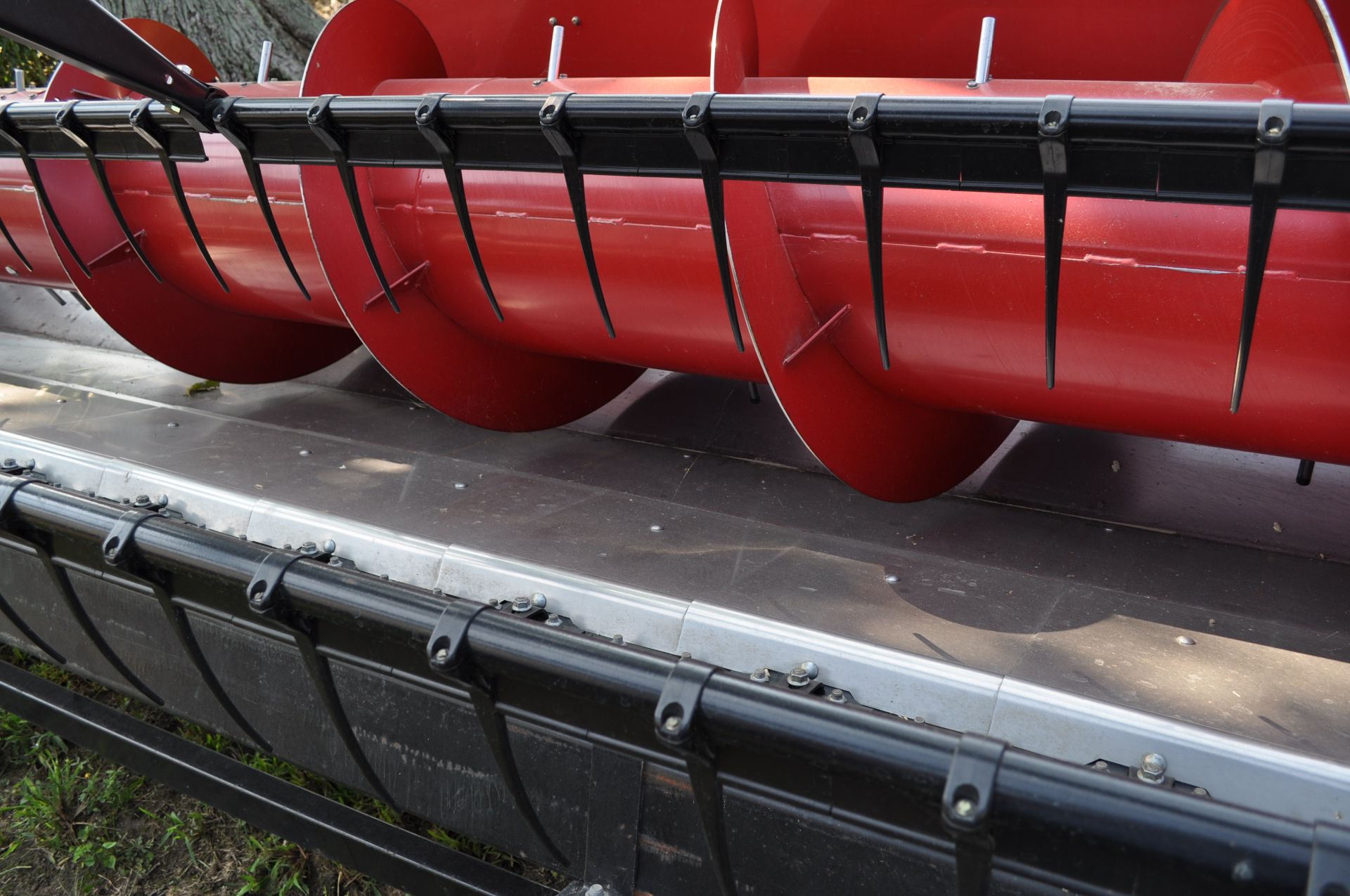 30’ Case IH 3020 grain platform, TerraFlex, full finger auger, single point hook up, hyd fore/aft - Image 14 of 18