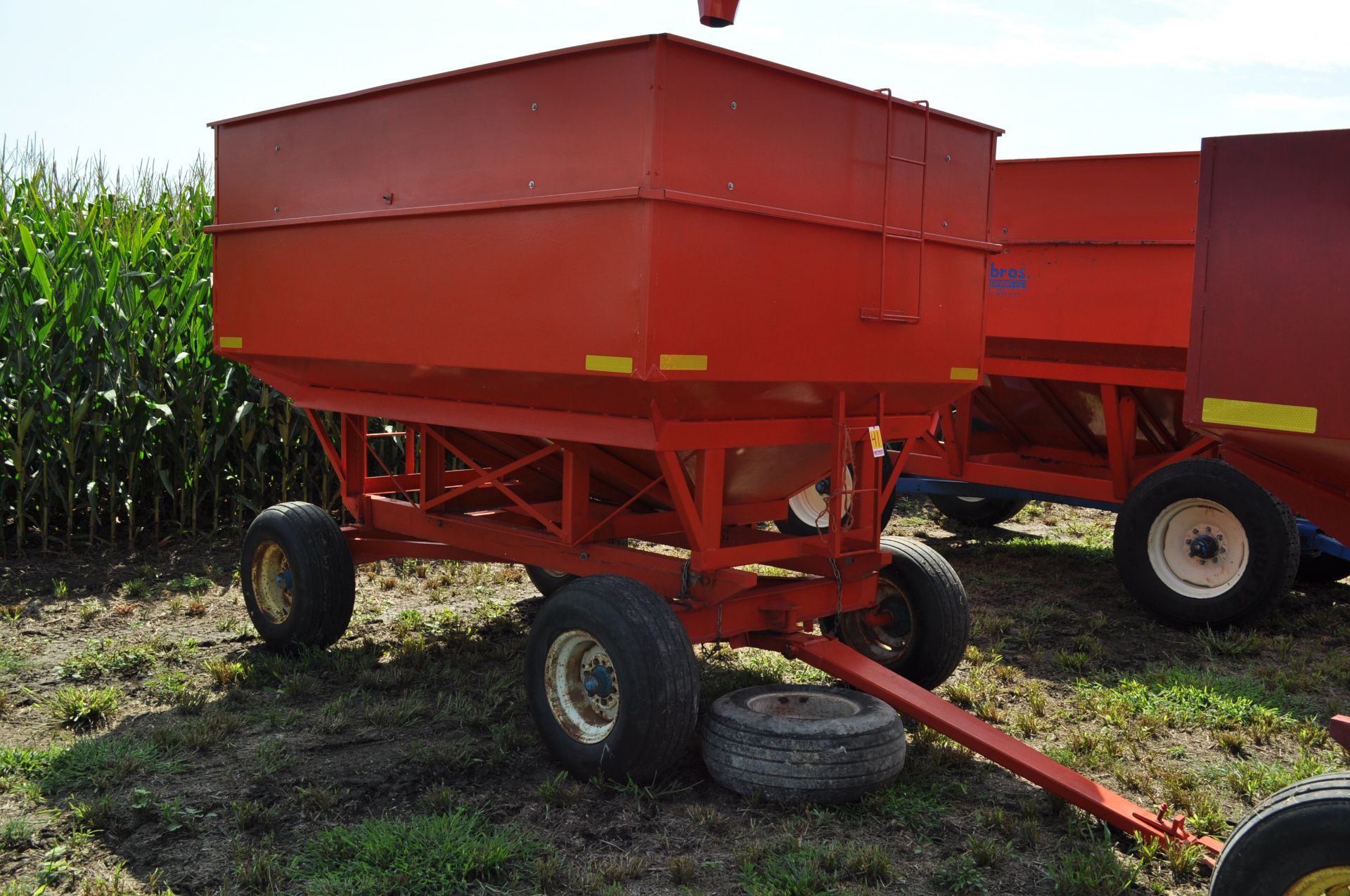 Killbros 350 bu gravity bed wagon, Killbros running gear, 11L-15 tires - Image 4 of 10