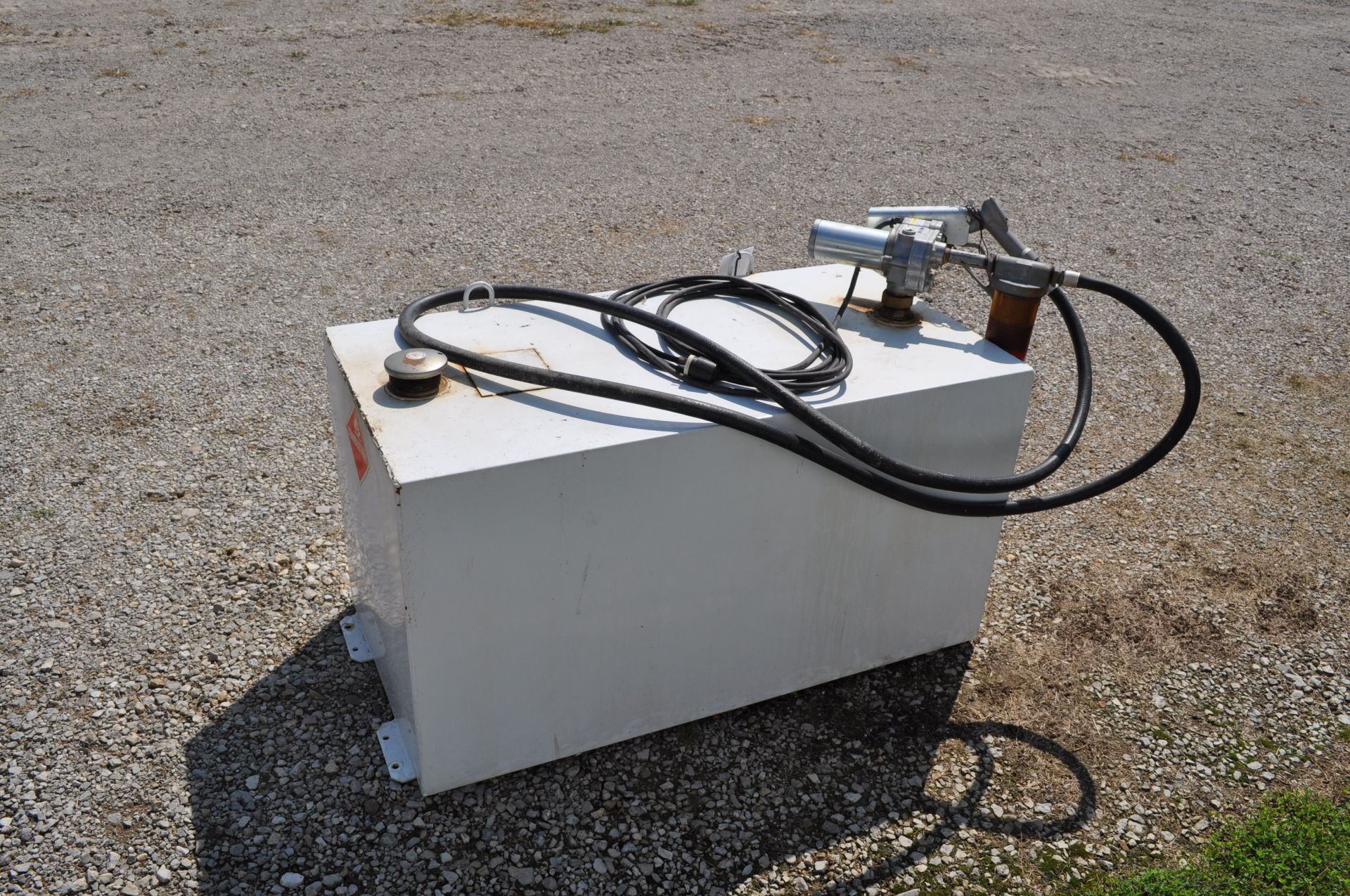 100 gal steel fuel transfer tank with GPI 12 volt pump - Image 3 of 4