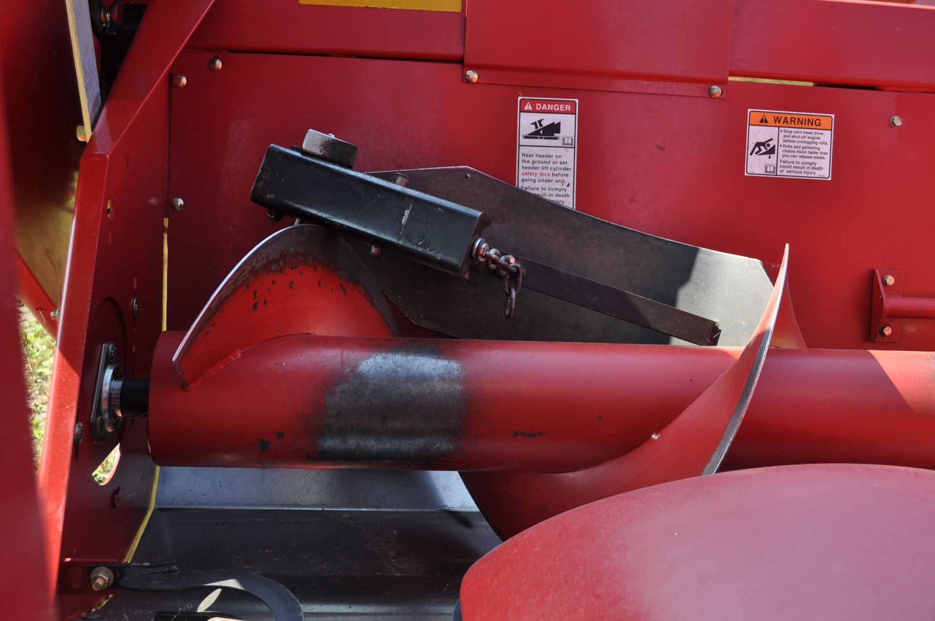 Case IH 3406 corn head, knife rolls, hyd deck plates, poly, 2 stalk stompers, header height control - Image 14 of 20