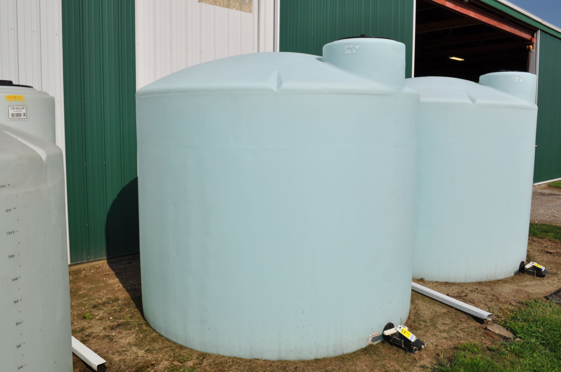 2500 flat bottom poly tank - Image 2 of 2