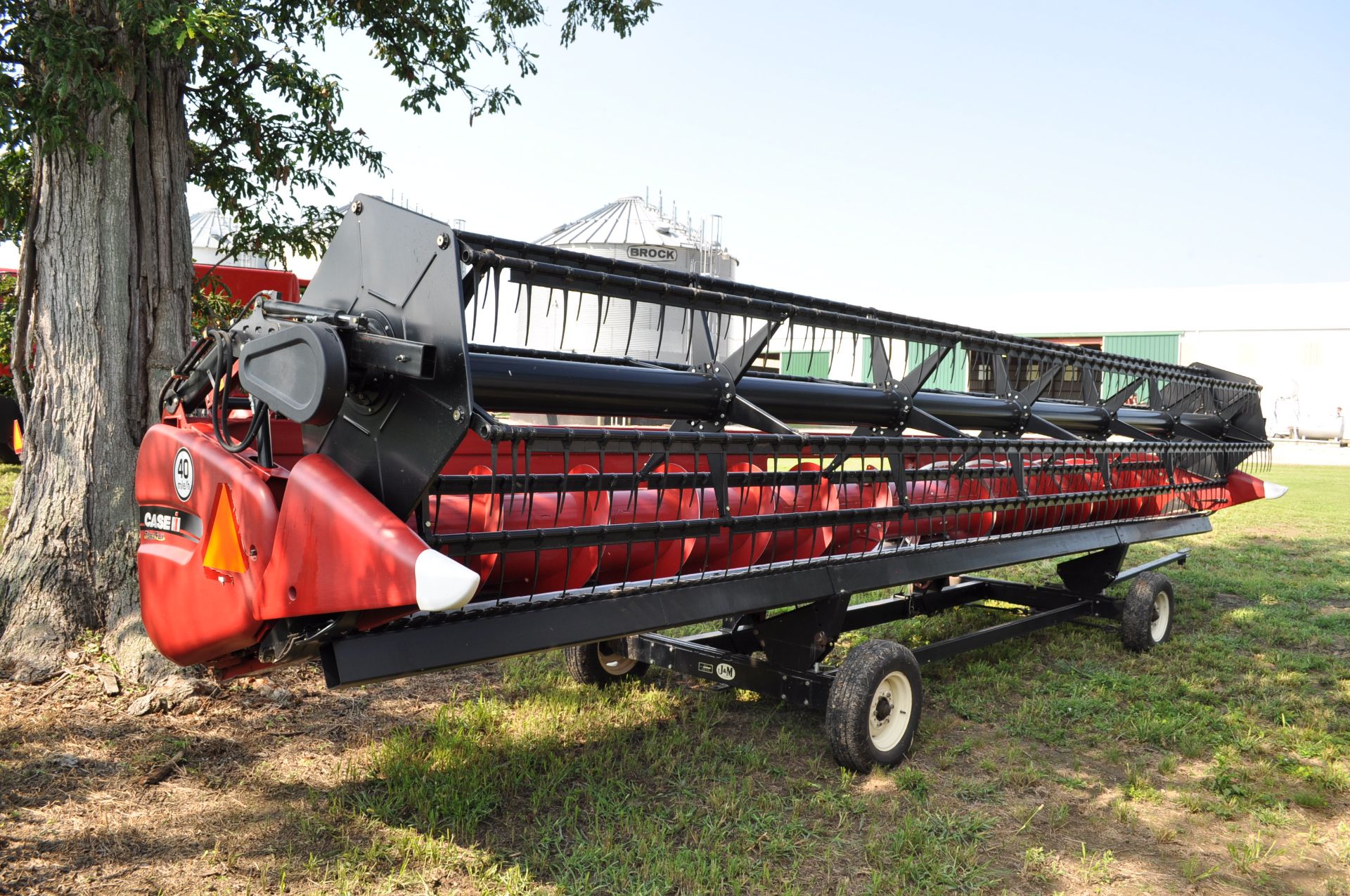 30’ Case IH 3020 grain platform, TerraFlex, full finger auger, single point hook up, hyd fore/aft - Image 3 of 18