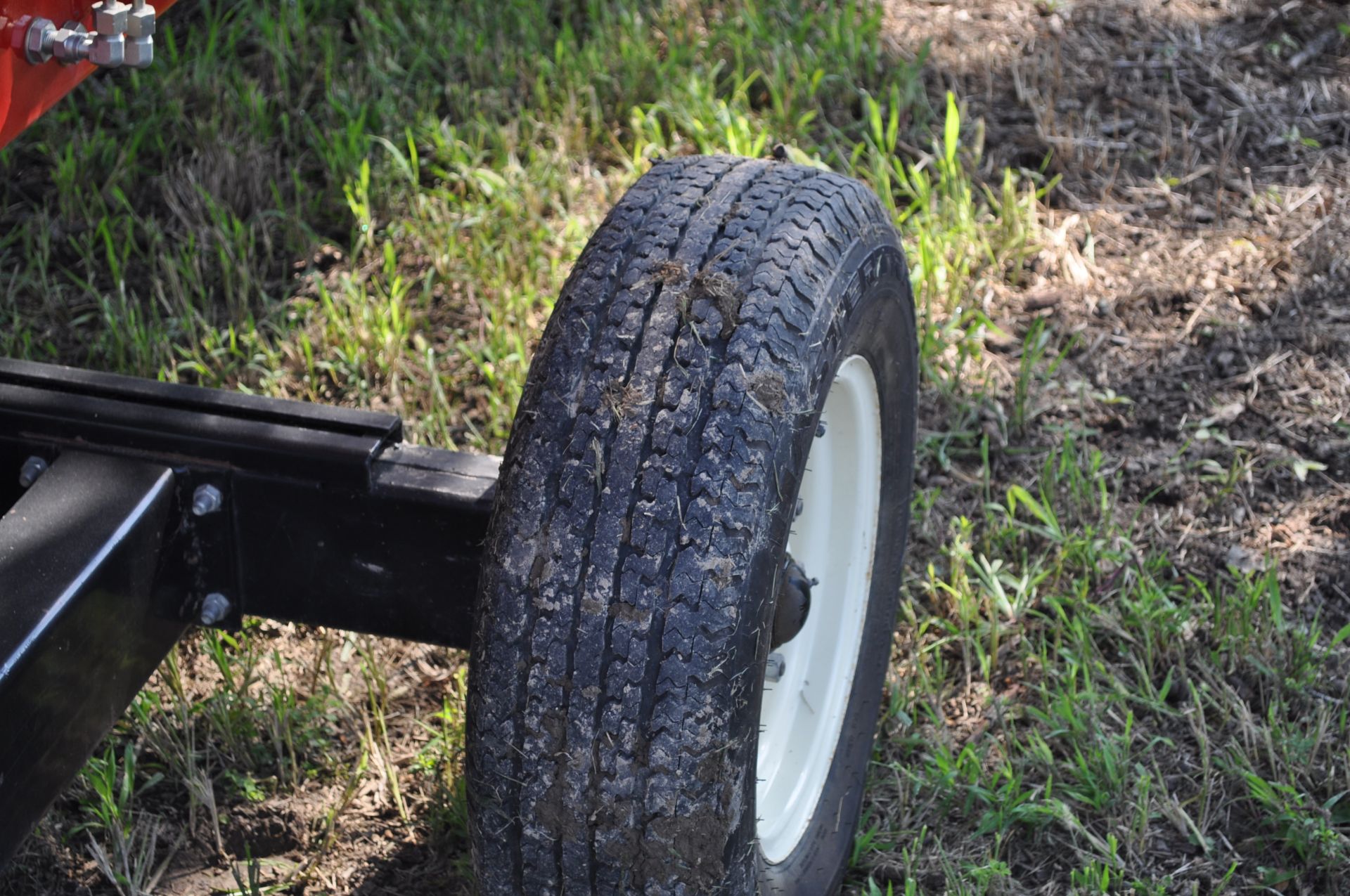 30’ J&M HT8 header cart, ST205/75R14 tires - Image 5 of 10