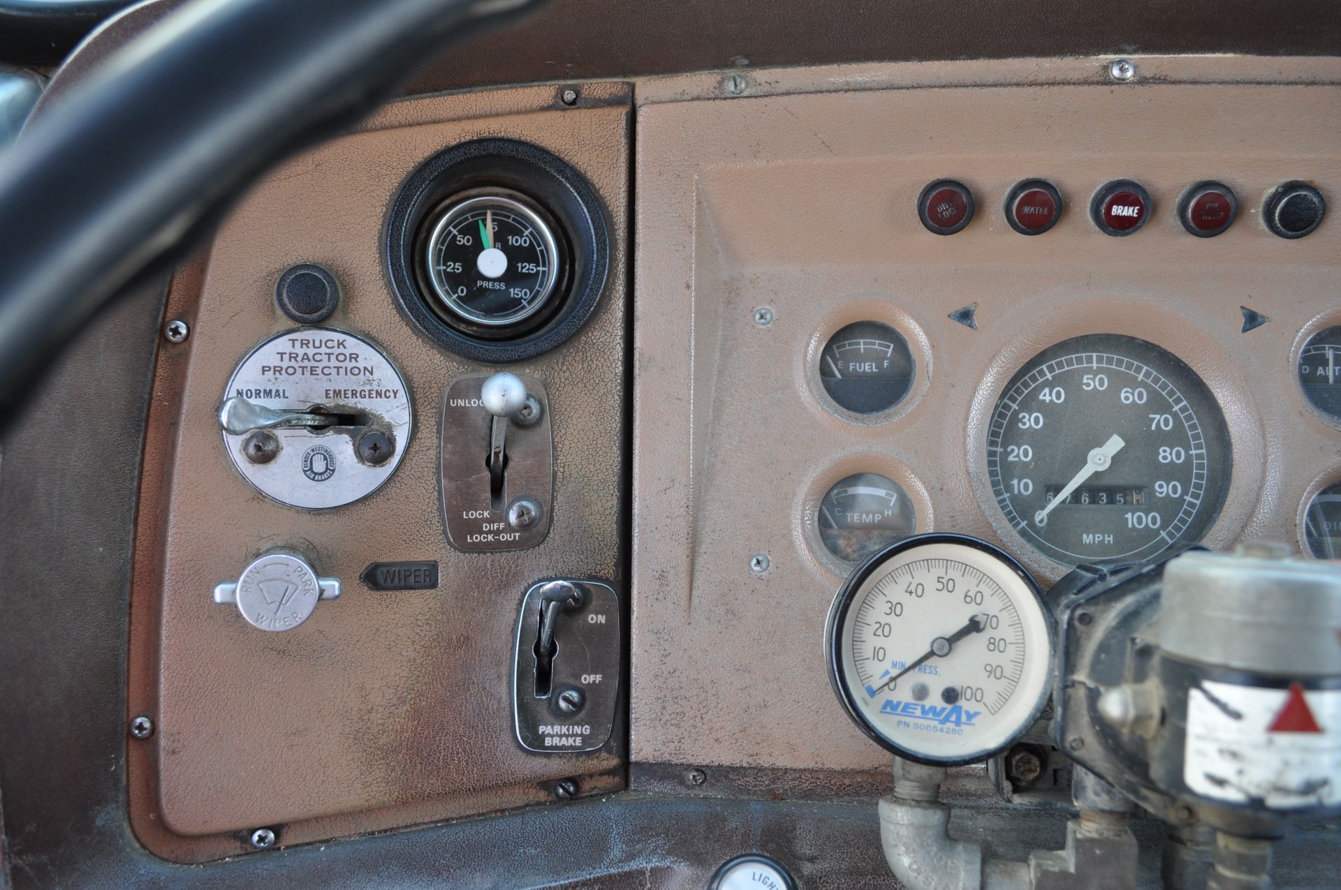 1975 Ford 8000 grain truck, 3208 CAT diesel, 2 stick H/L/D/OD + 5 spd, tandem axle - Image 16 of 21