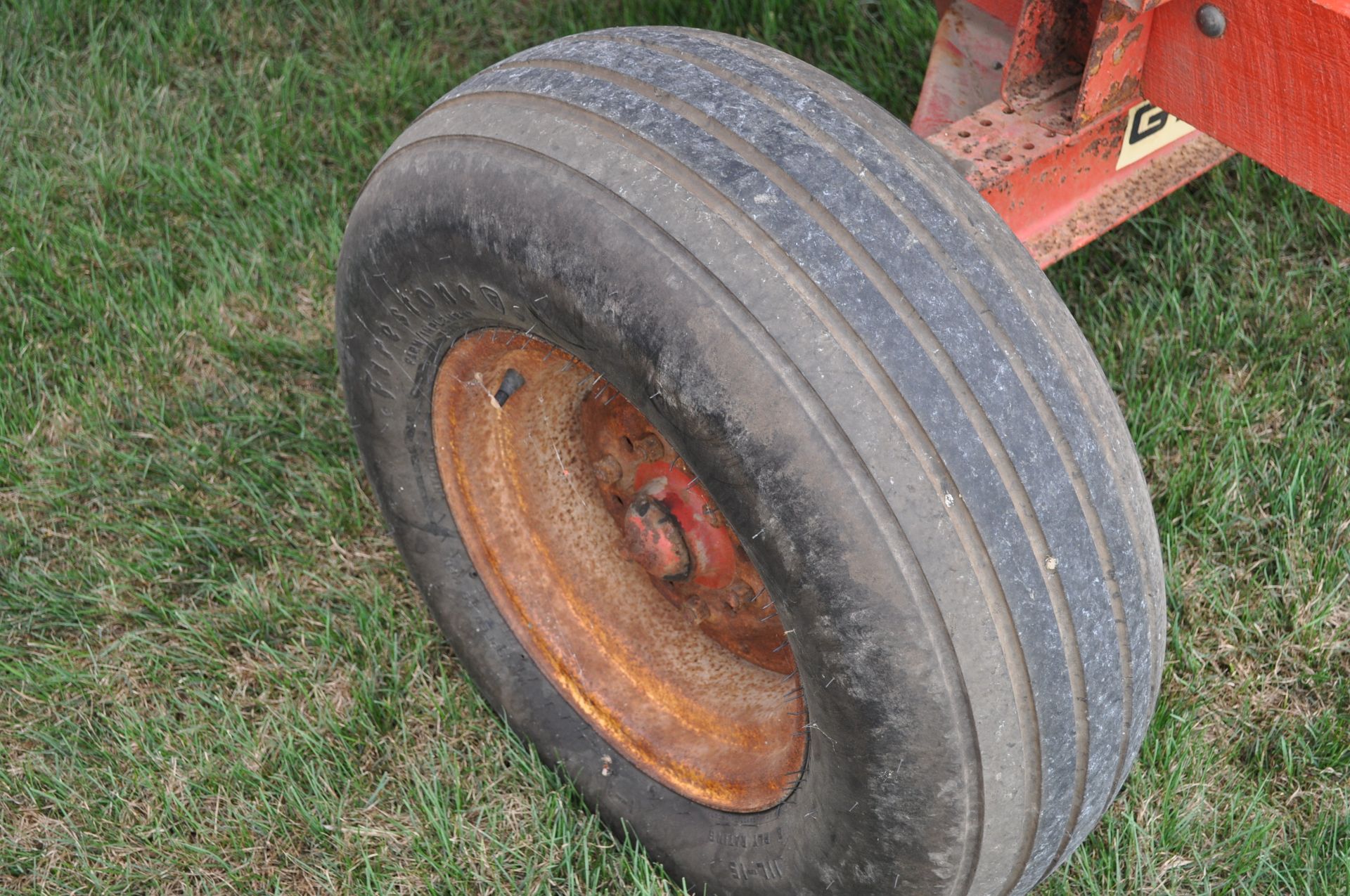 250 bu gravity bed wagon - Image 7 of 9