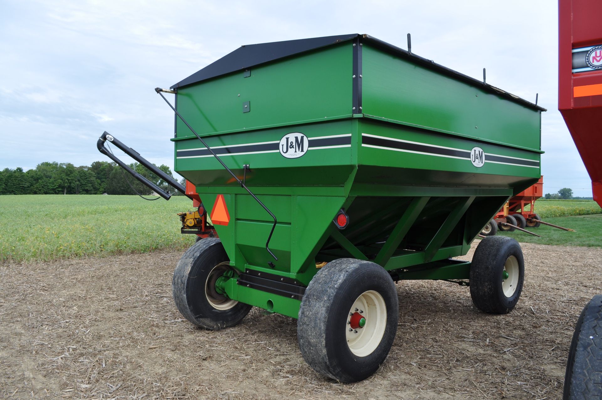 J & M 525 gravity wagon, 425 / 65 R 22.5 tires, hyd surge brakes, sight windows, lights - Image 4 of 14