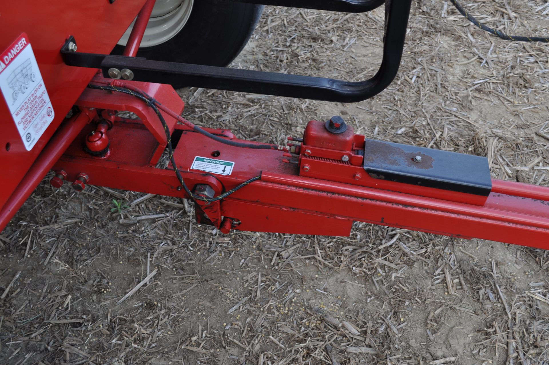 Unverferth 530 gravity bed wagon, 425/65 R 22.5 tires, hyd surge brakes, lights, roll tarp - Image 13 of 16