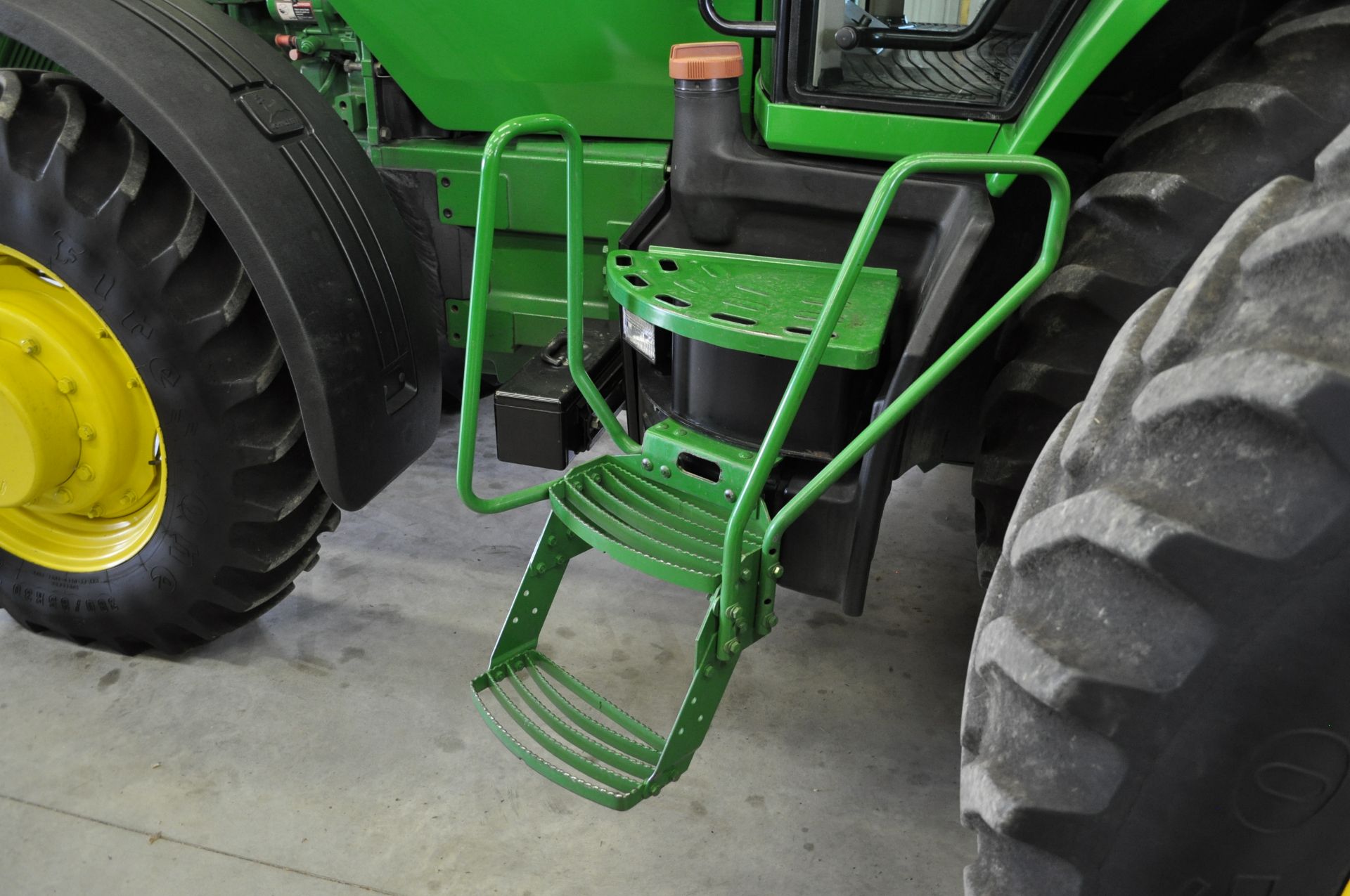 John Deere 8100 tractor, 18.4 R 42 duals, 380/85 R 30 tires, MFWD, powershift, 3 hyd remotes - Image 11 of 24