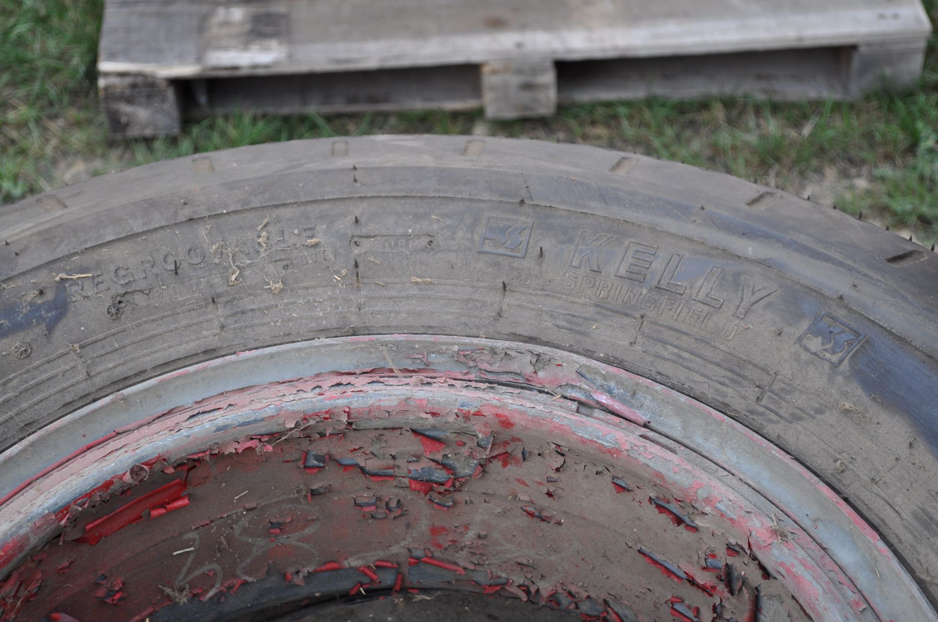 10.00-20 tire and dayton rim - Image 3 of 4