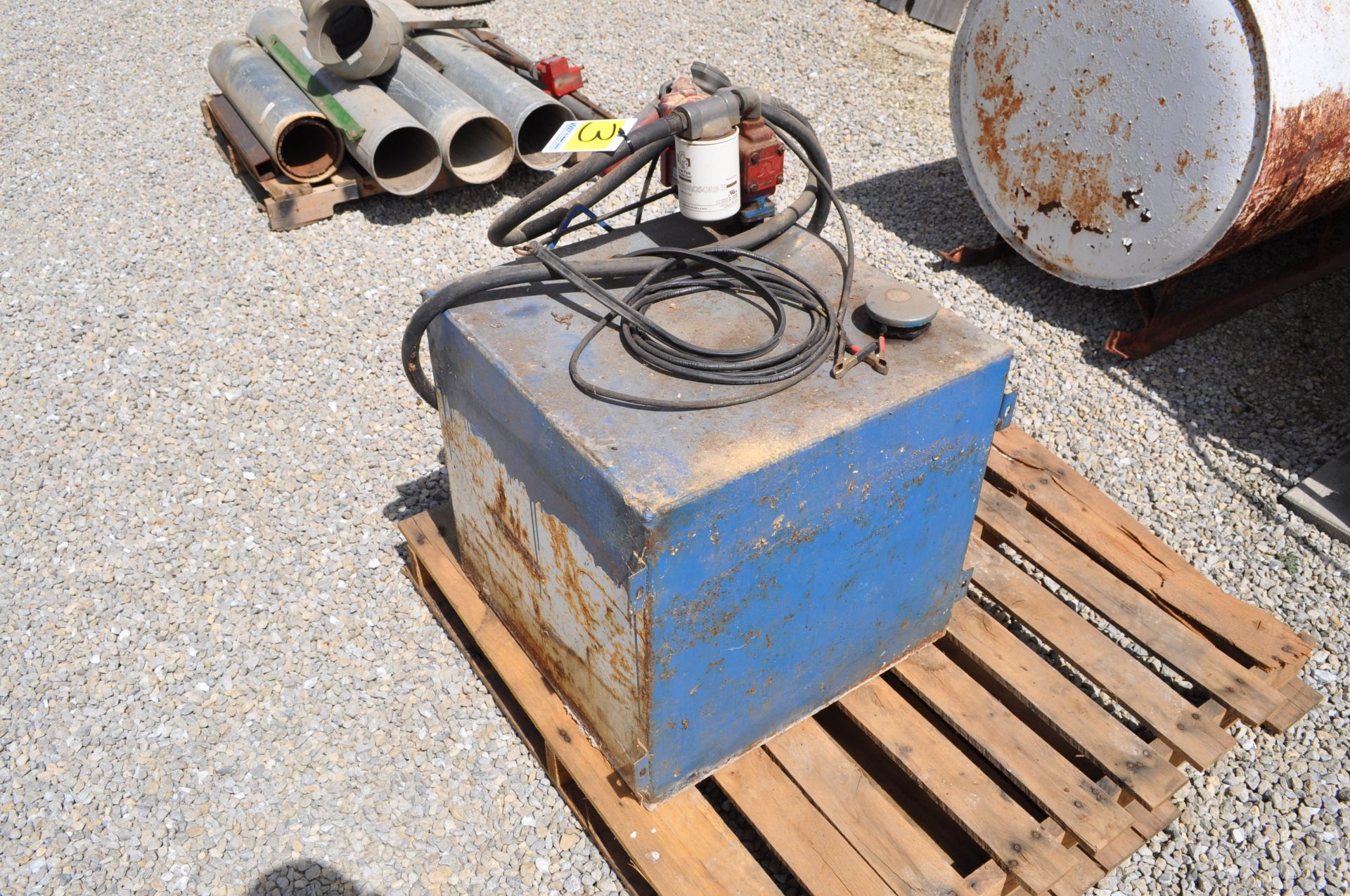 100 gal steel fuel transfer tank, 12 volt pump - Image 2 of 4